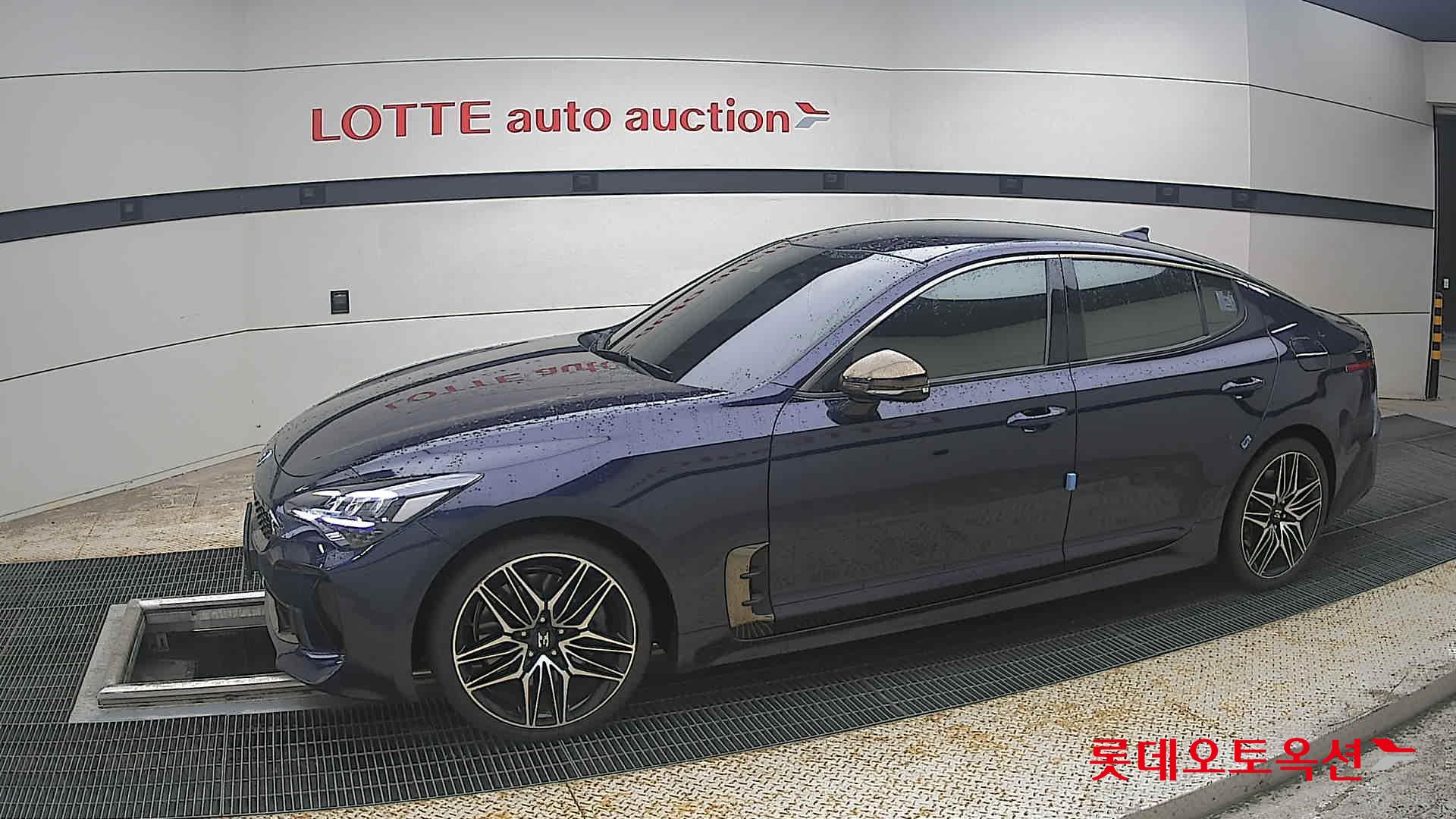 2021 - kia stinger