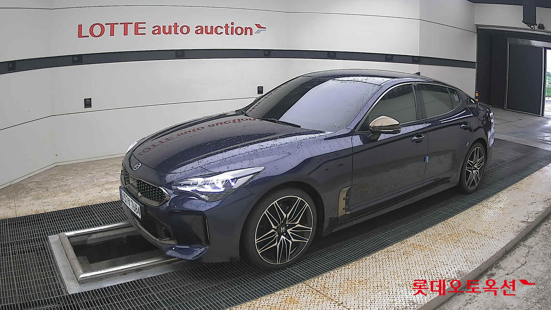 2021 - kia stinger