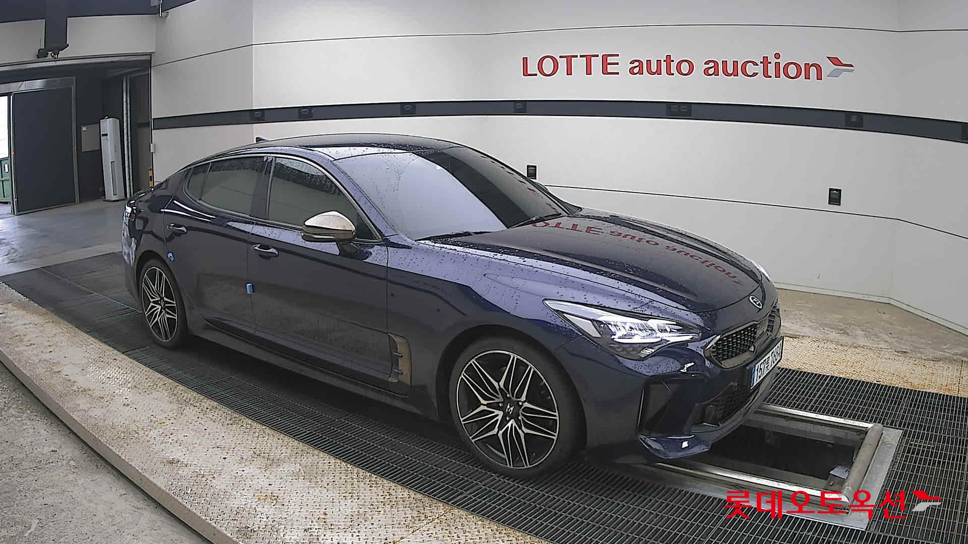 2021 - kia stinger