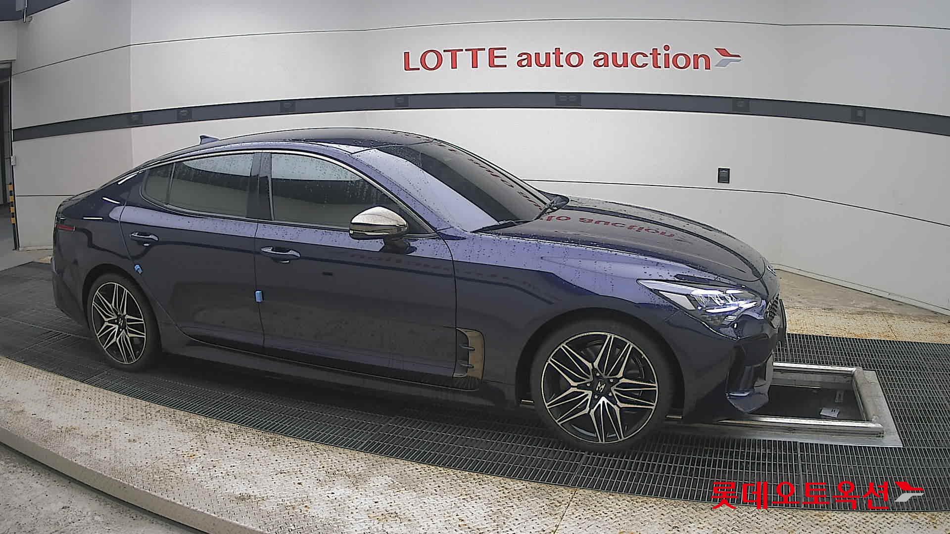 2021 - kia stinger