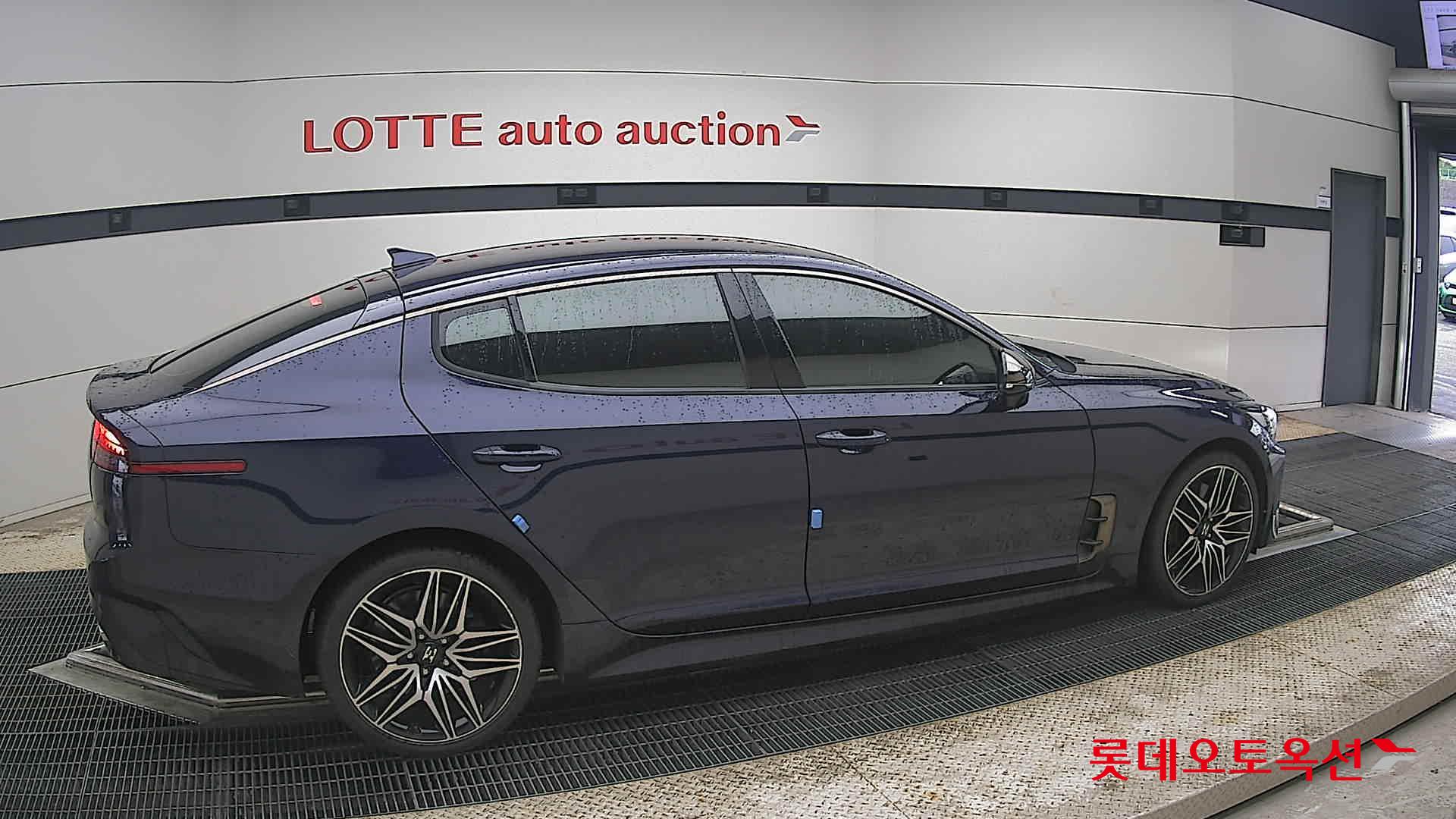 2021 - kia stinger