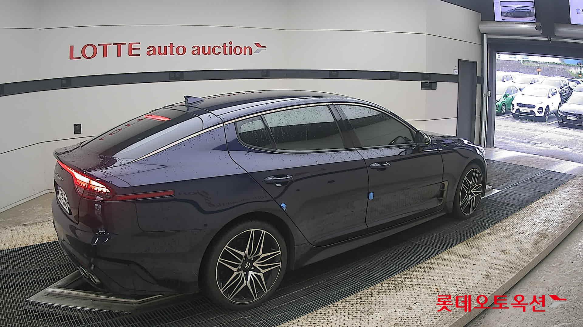 2021 - kia stinger