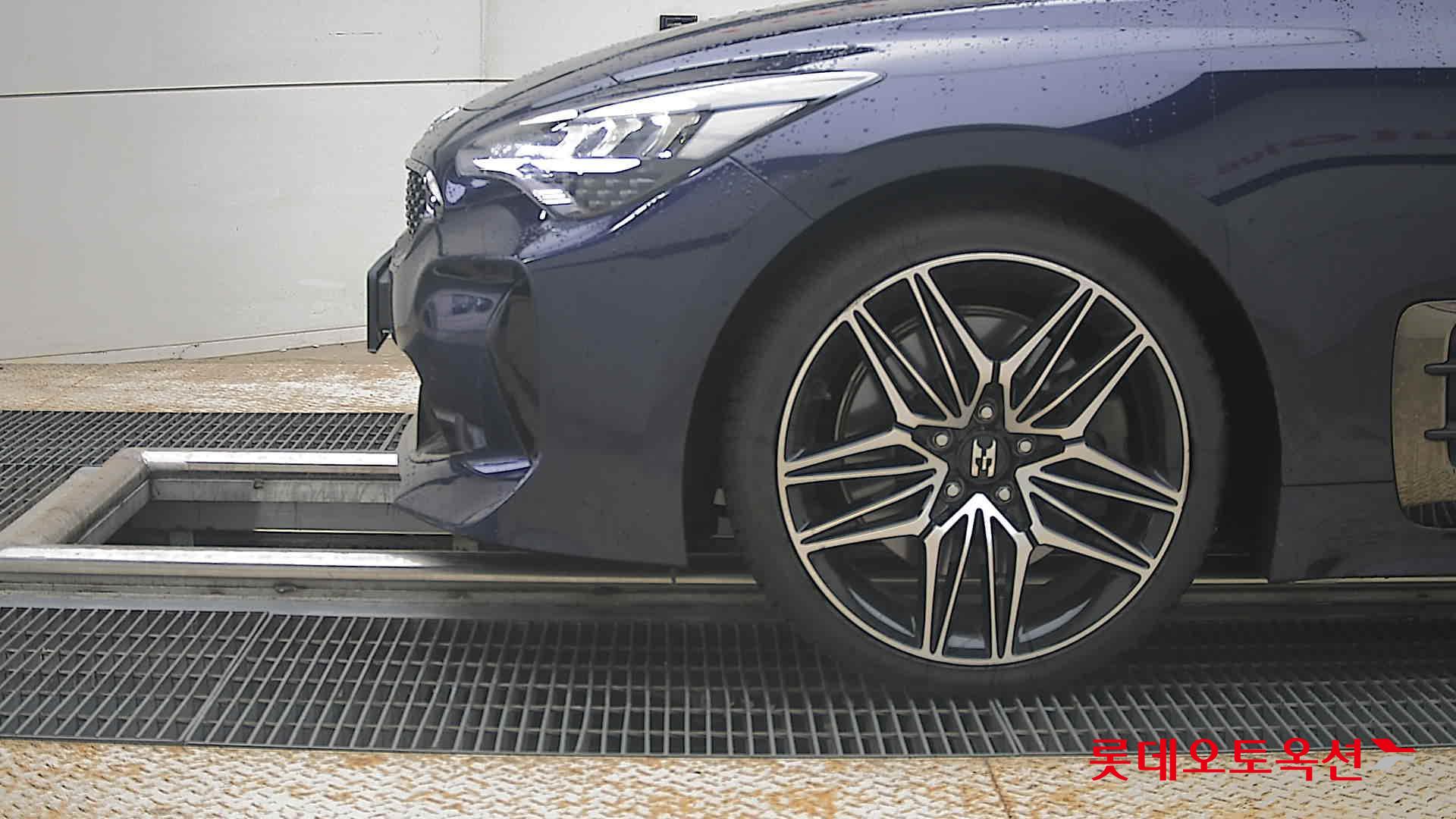 2021 - kia stinger