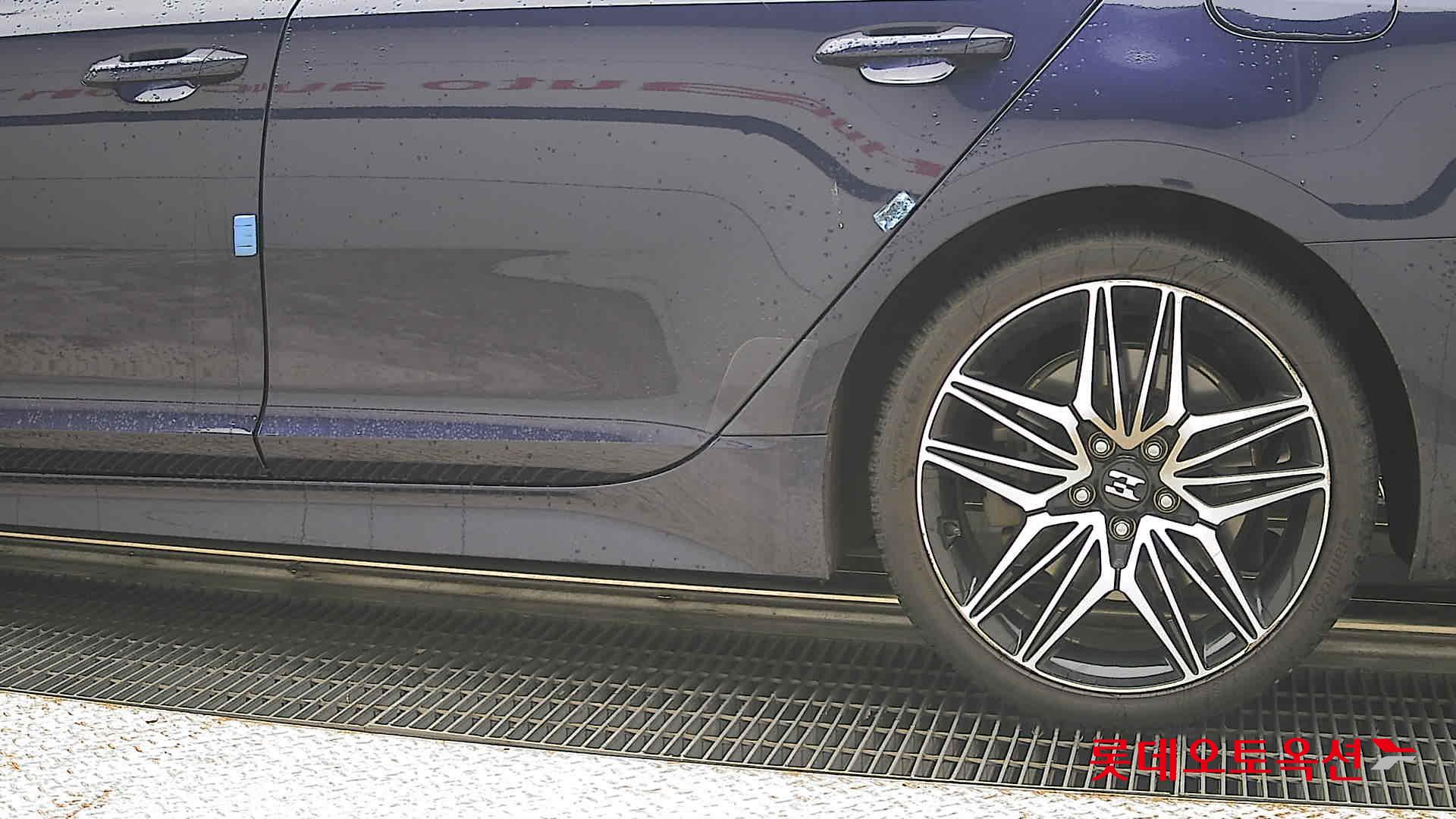 2021 - kia stinger
