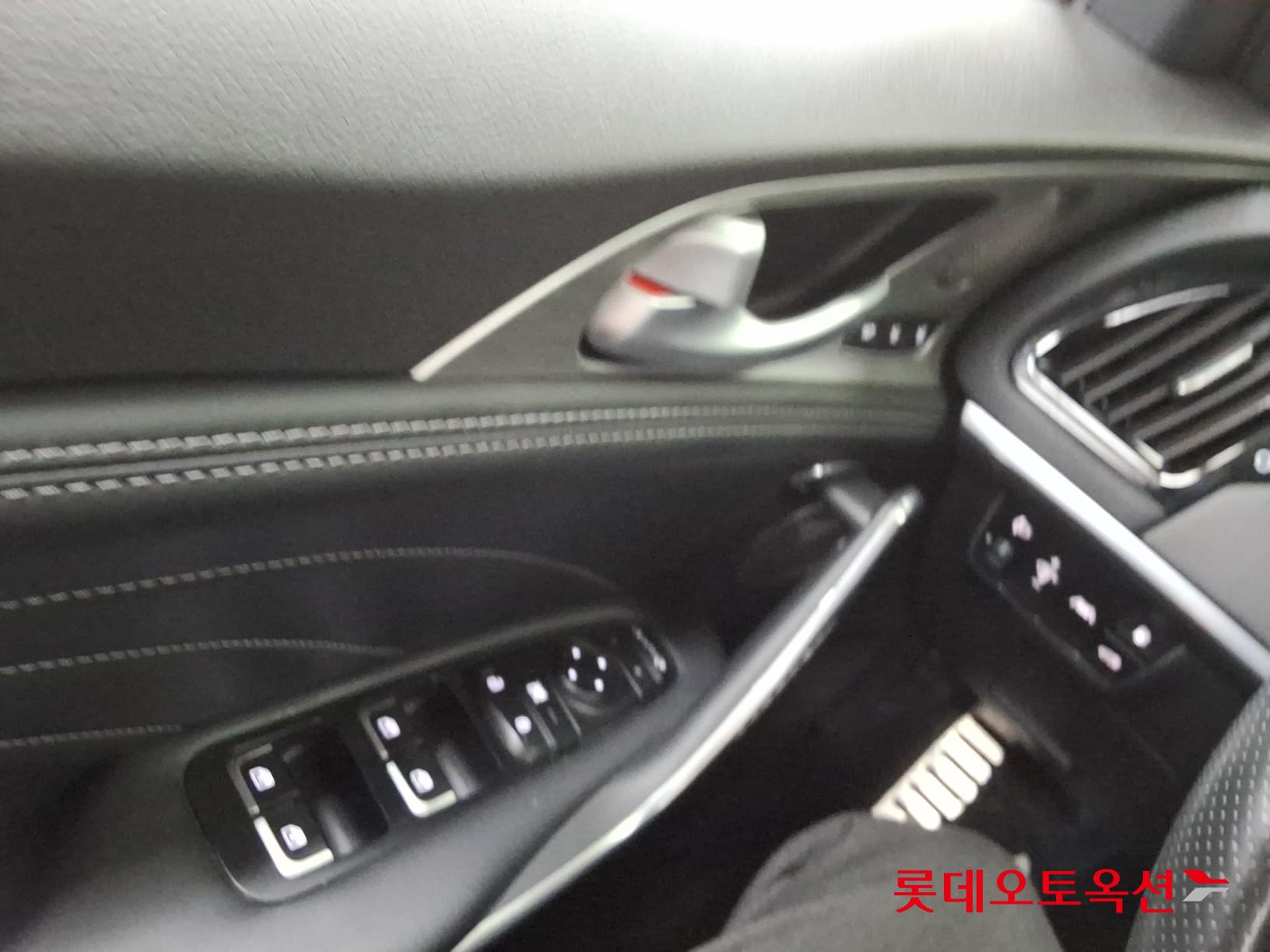2021 - kia stinger