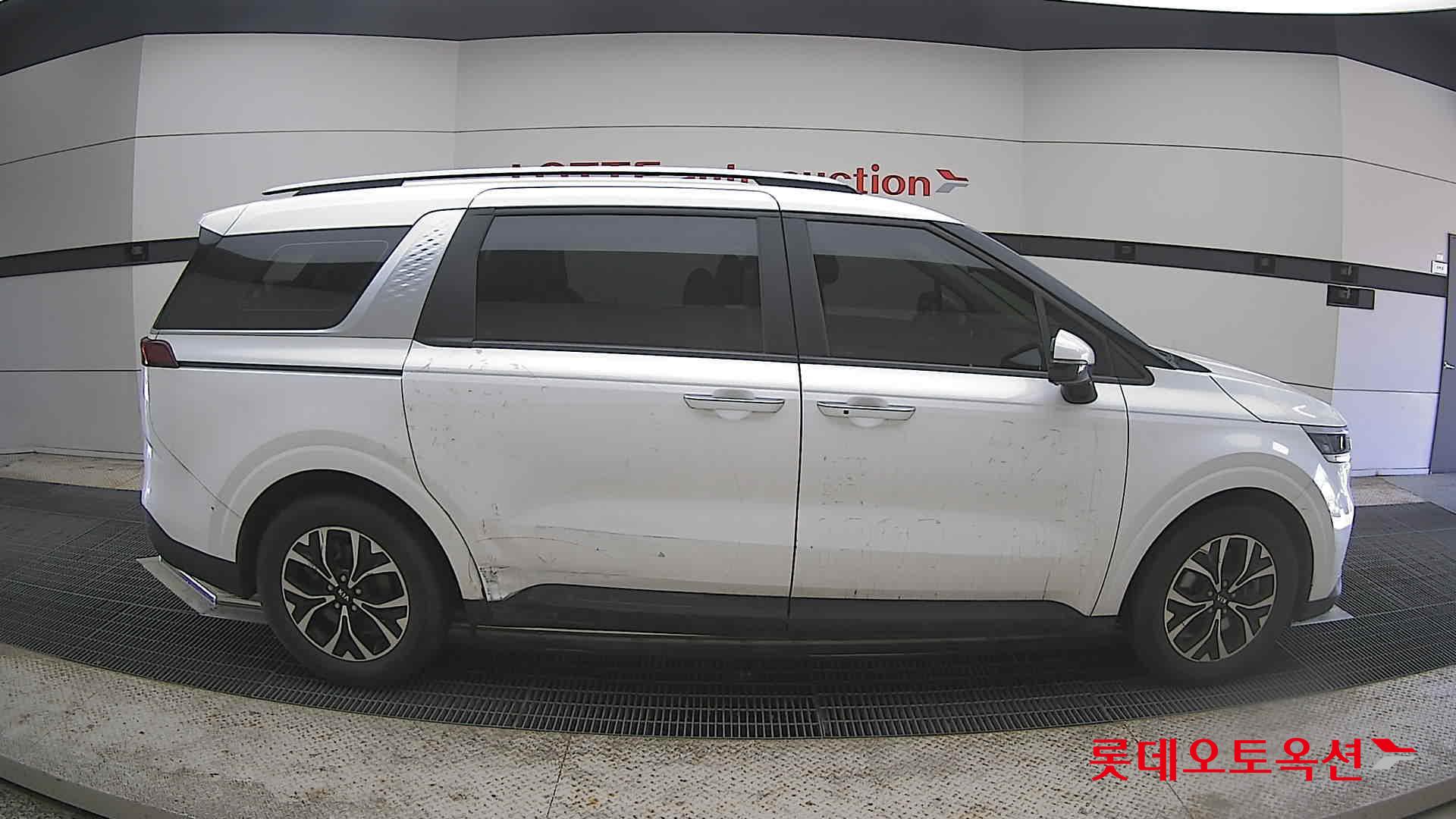 Kia Carnival - 21