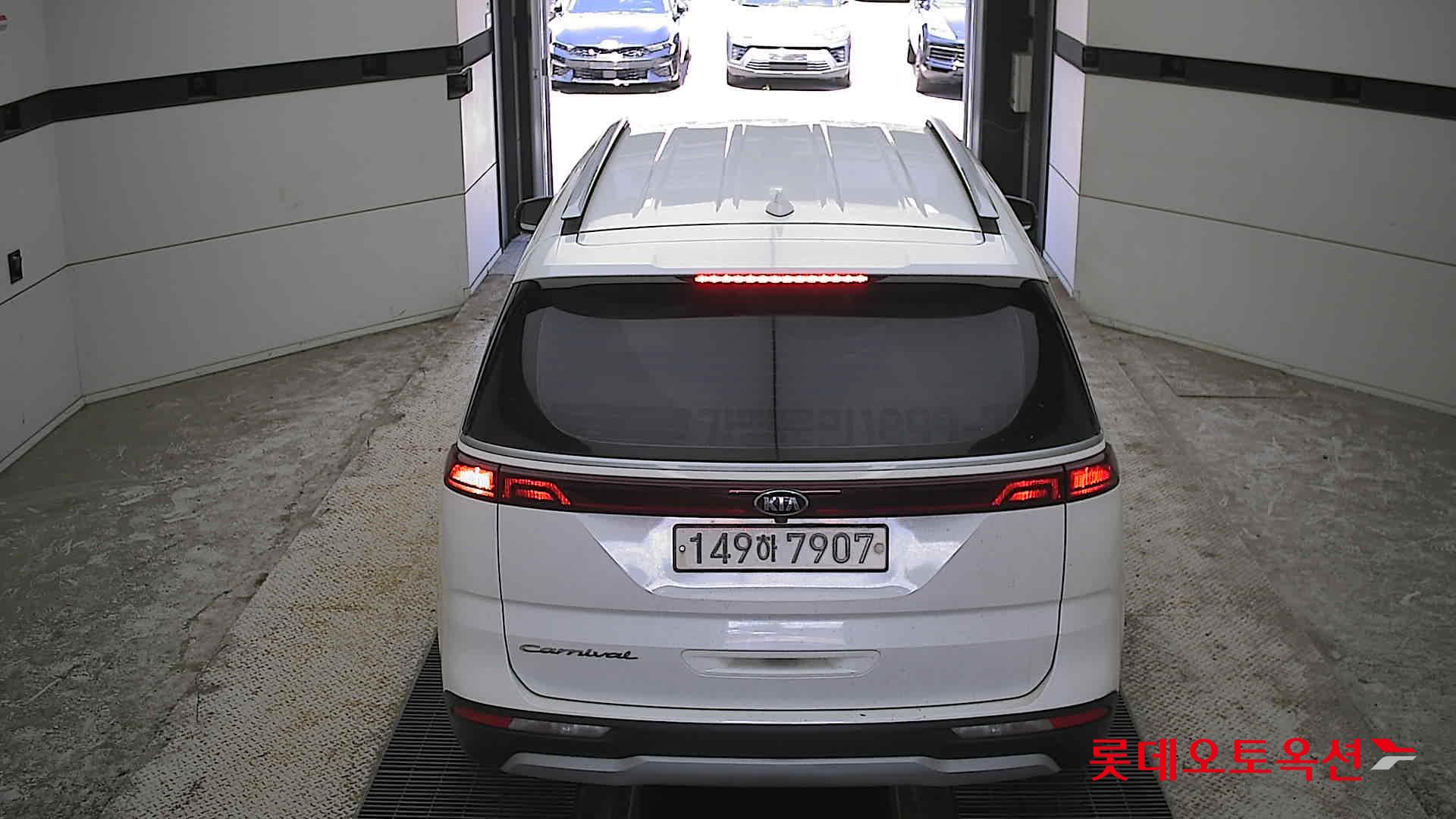Kia Carnival - 17