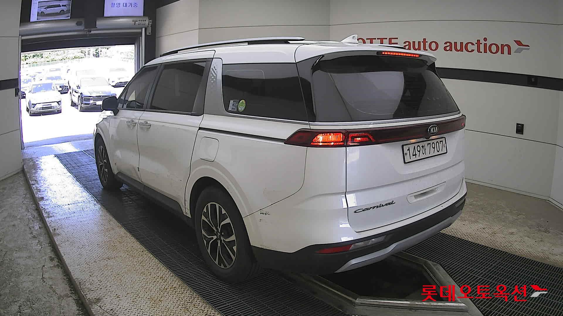 Kia Carnival - 4
