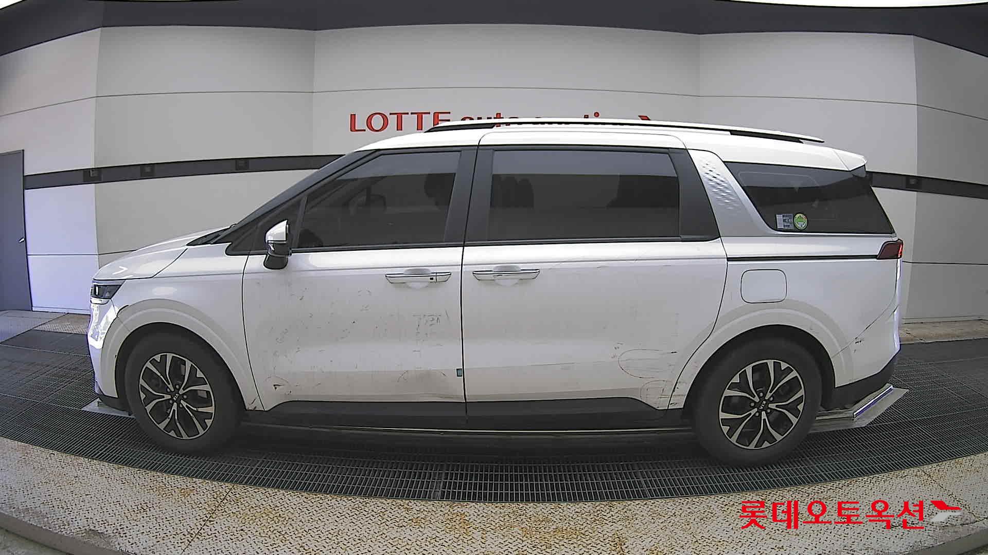 Kia Carnival - 13