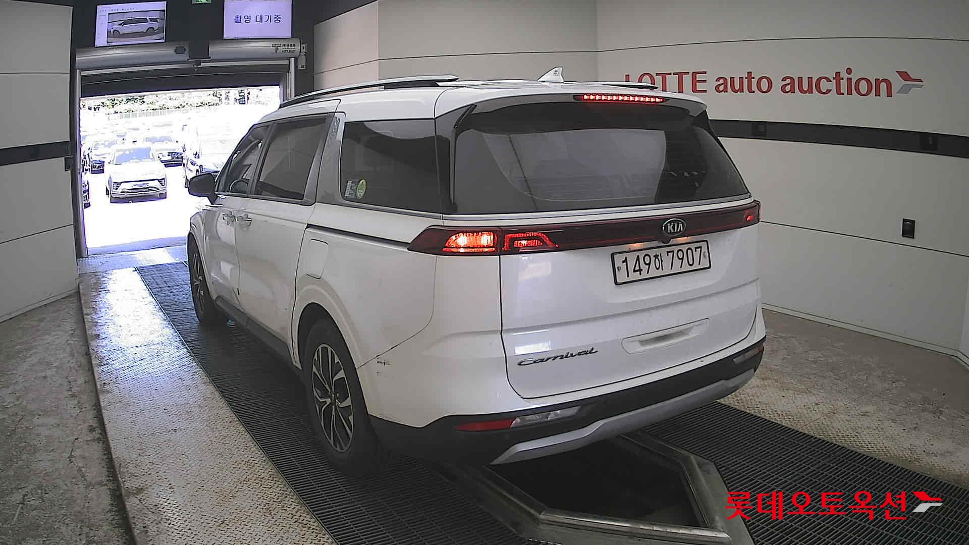 Kia Carnival - 16