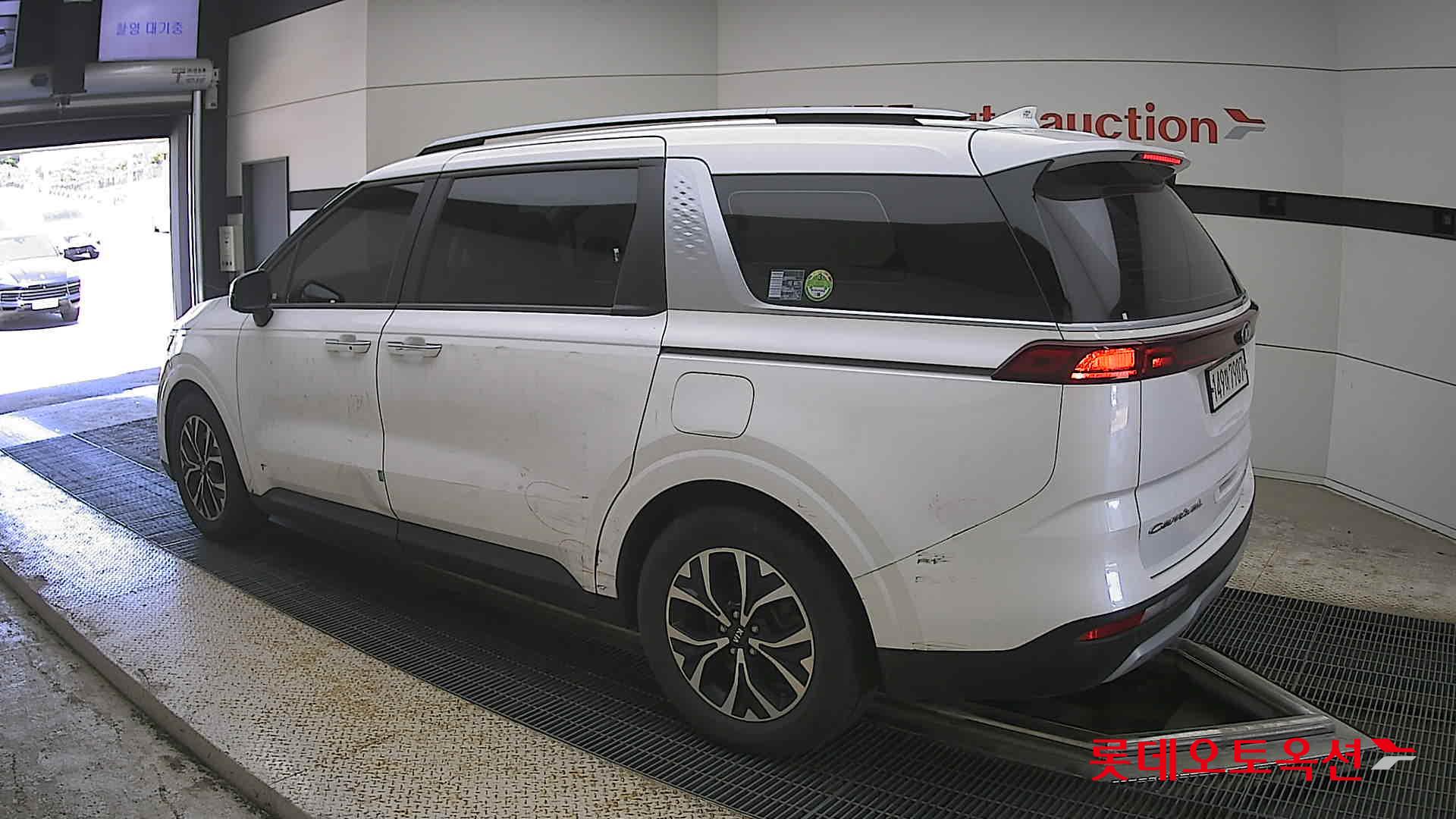 Kia Carnival - 15