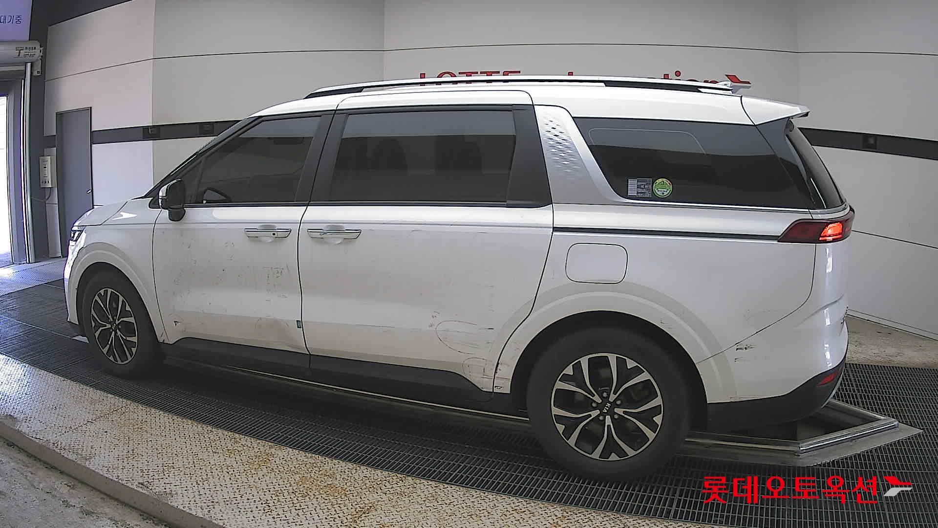 Kia Carnival - 14