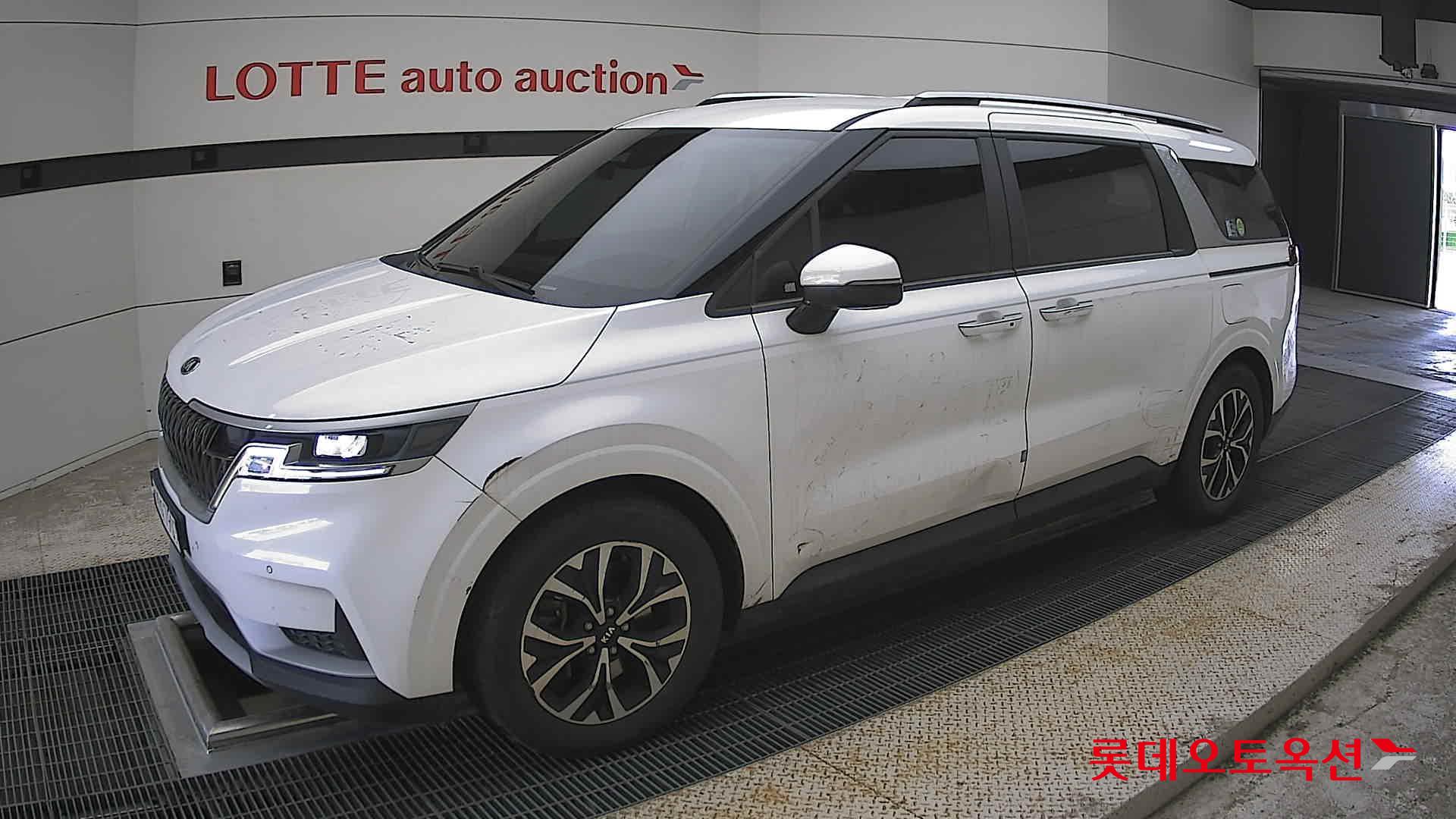 Kia Carnival - 11