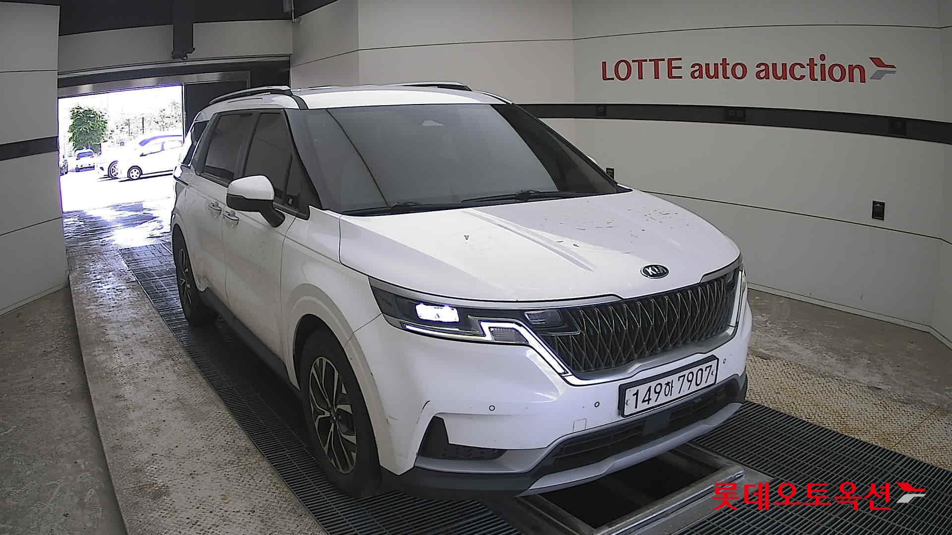 Kia Carnival - 24