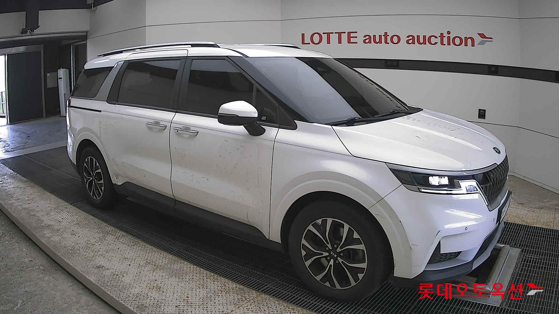 Kia Carnival - 23