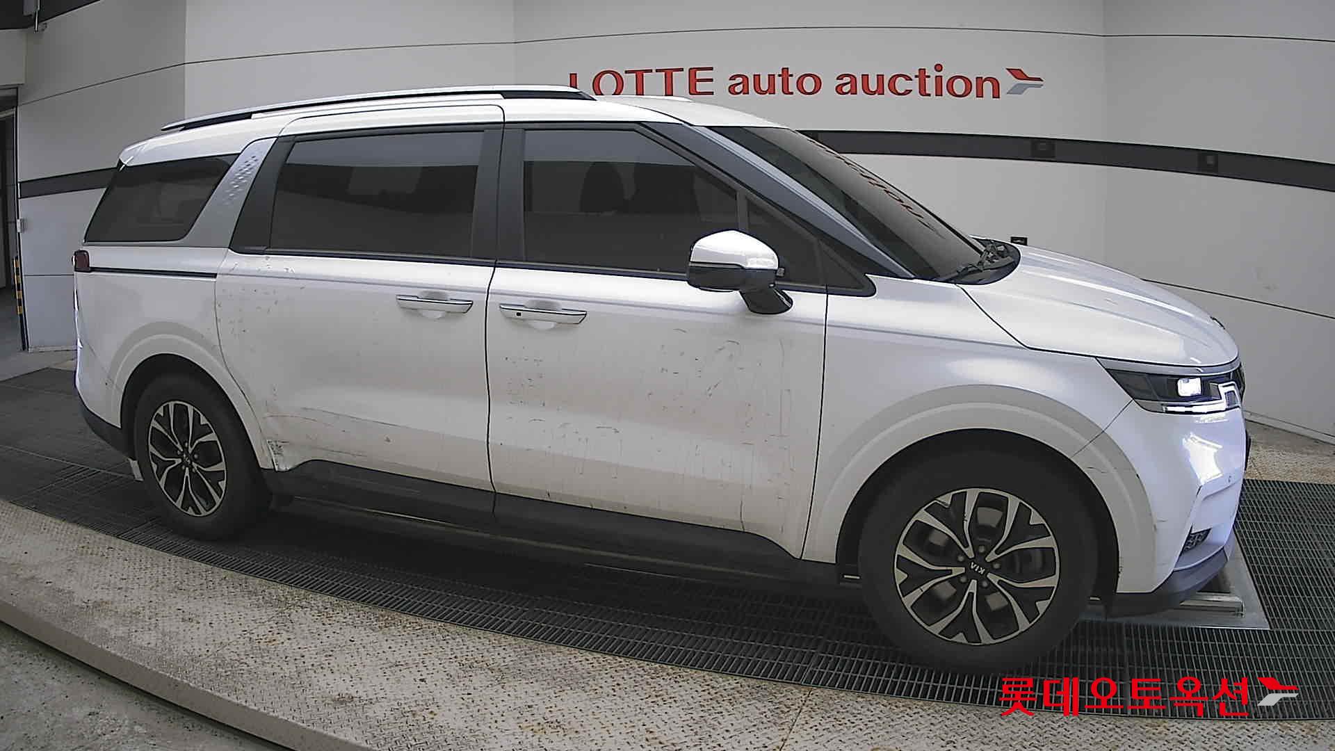 Kia Carnival - 22