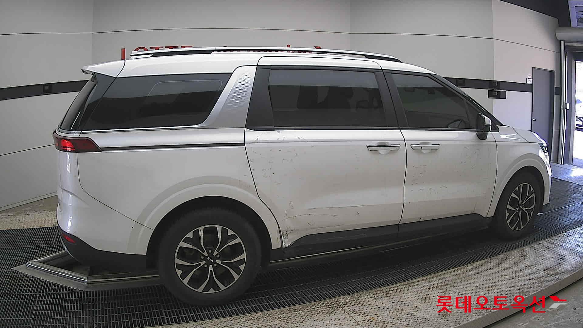 Kia Carnival - 20