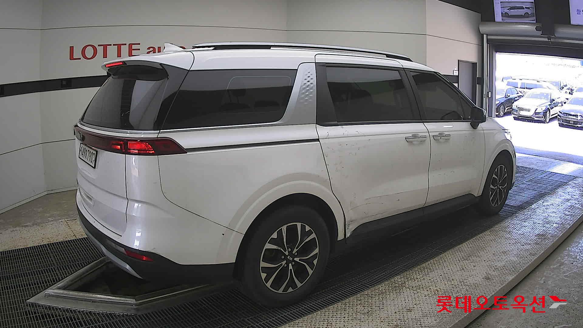 Kia Carnival - 19
