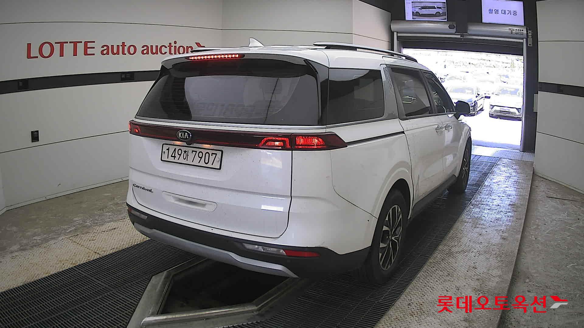 Kia Carnival - 18