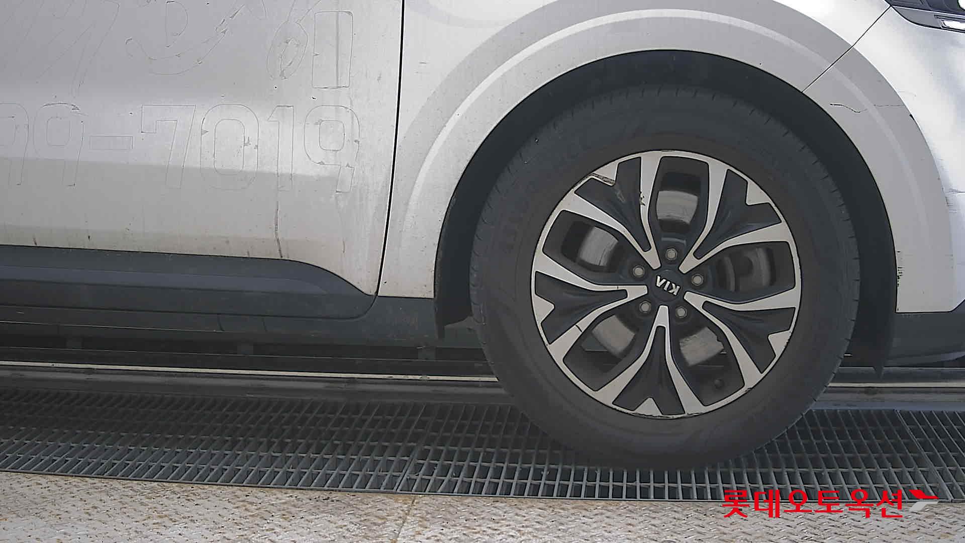 Kia Carnival - 27
