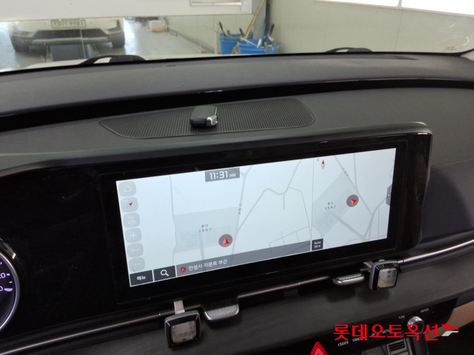 Kia Carnival - 32