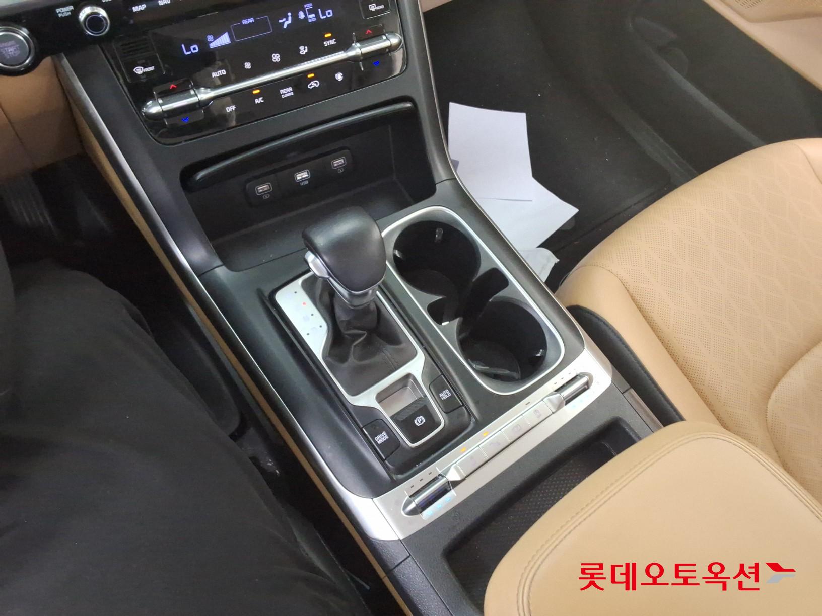 Kia Carnival - 34