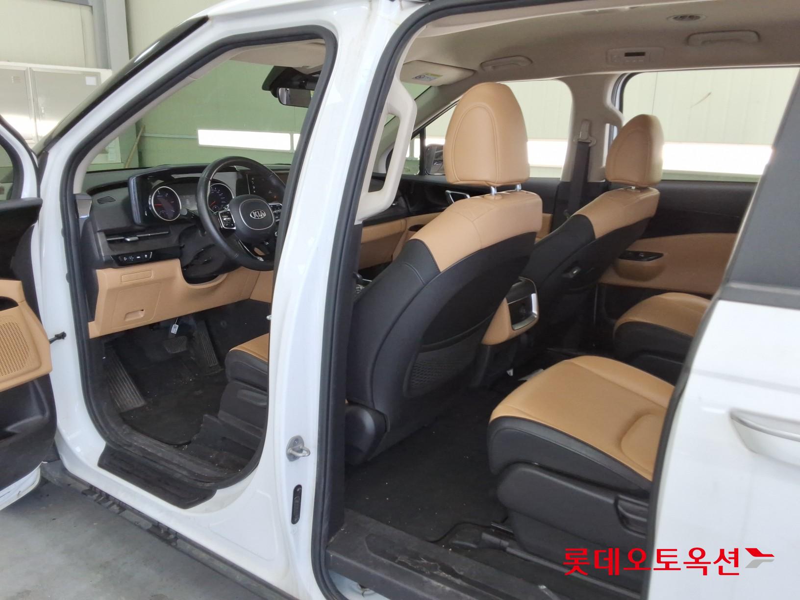 Kia Carnival - 37