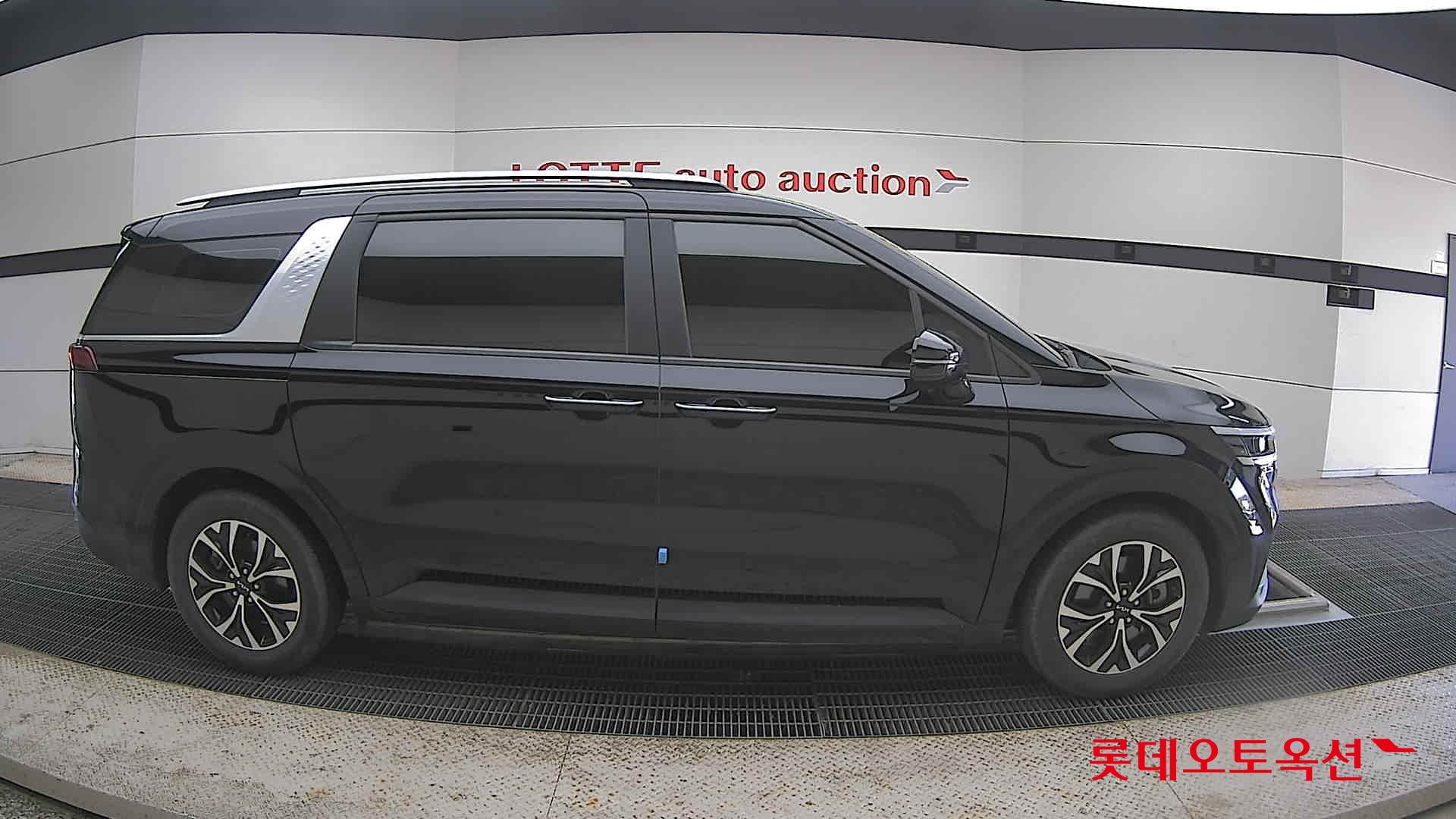 Kia Carnival - 21