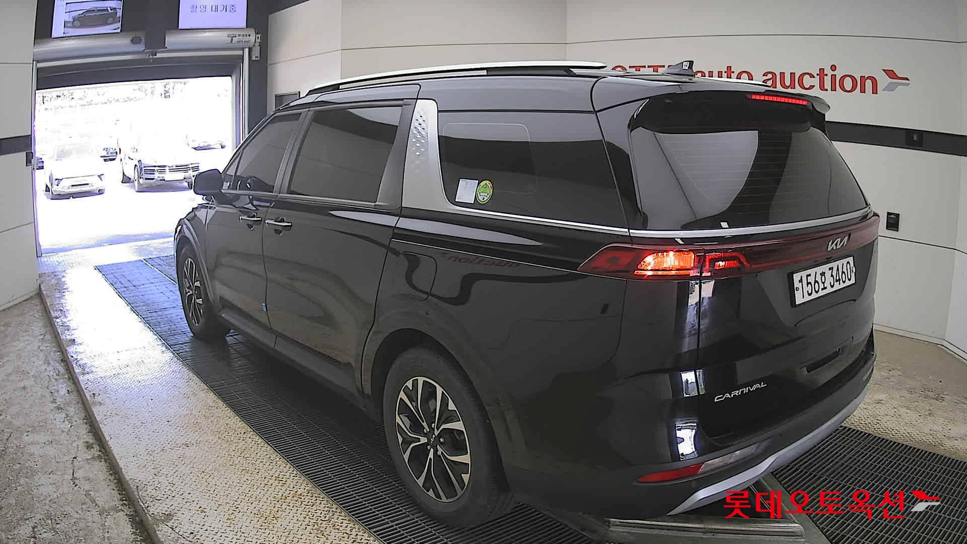 Kia Carnival - 4