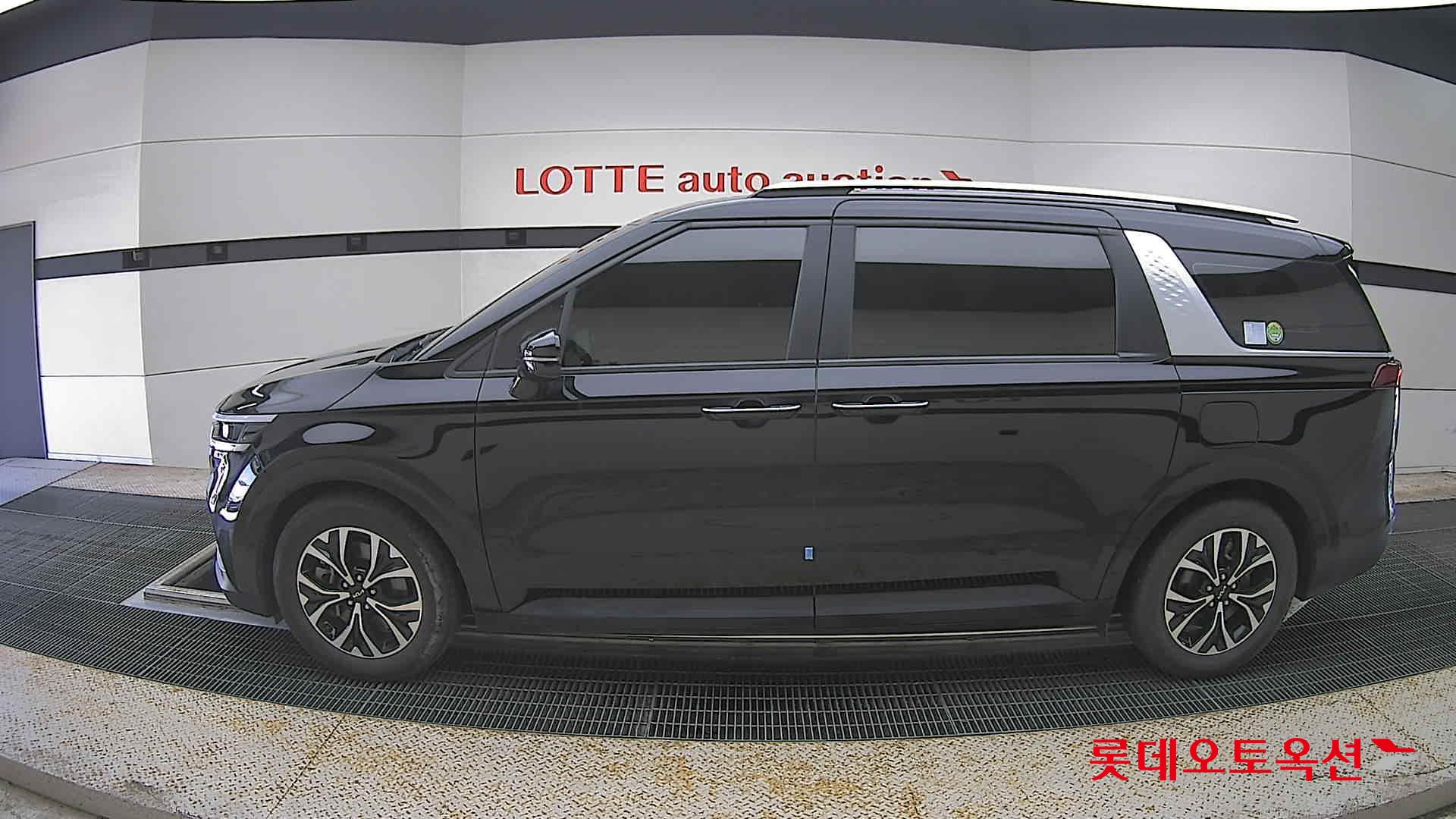 Kia Carnival - 13