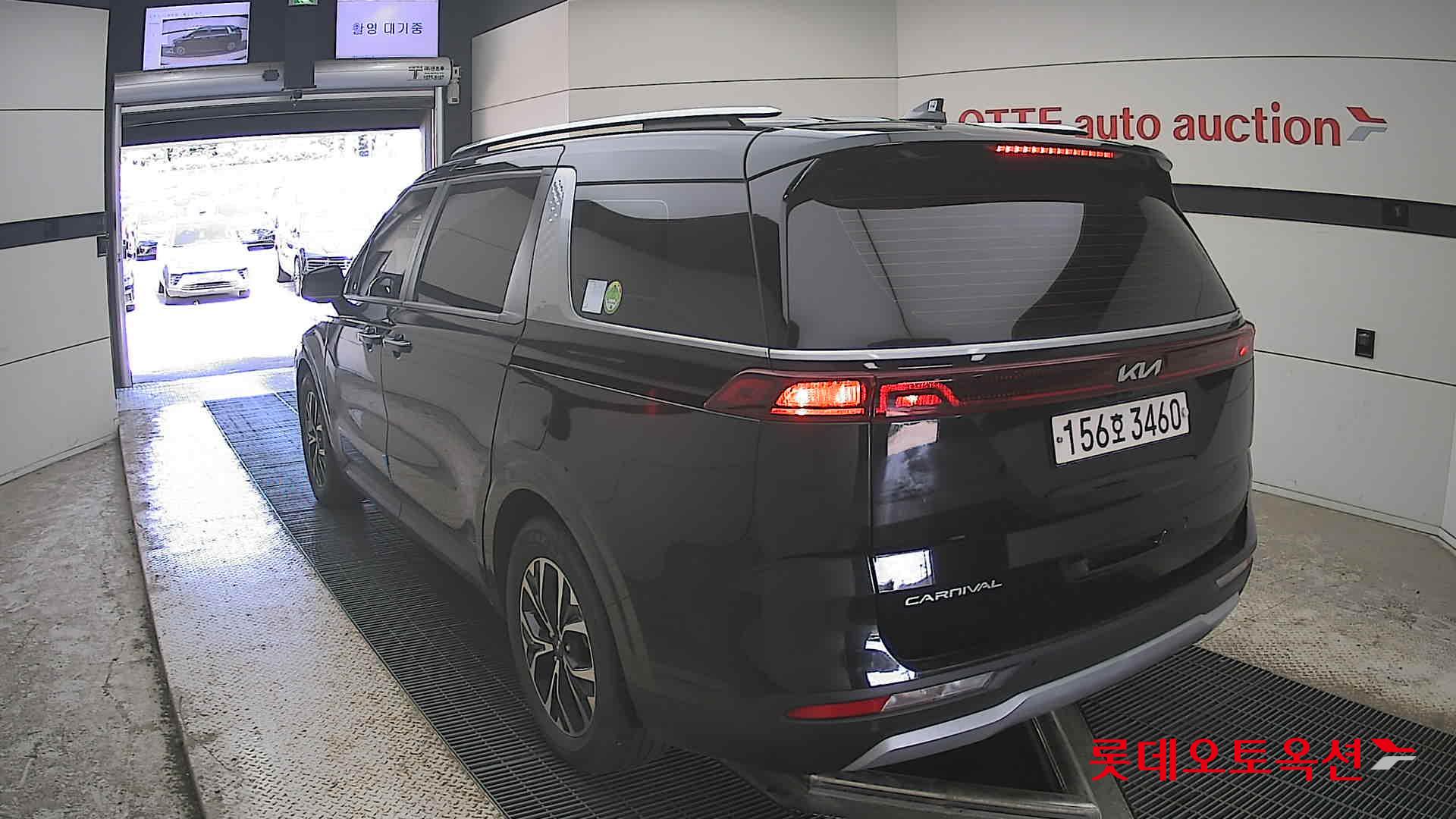 Kia Carnival - 16