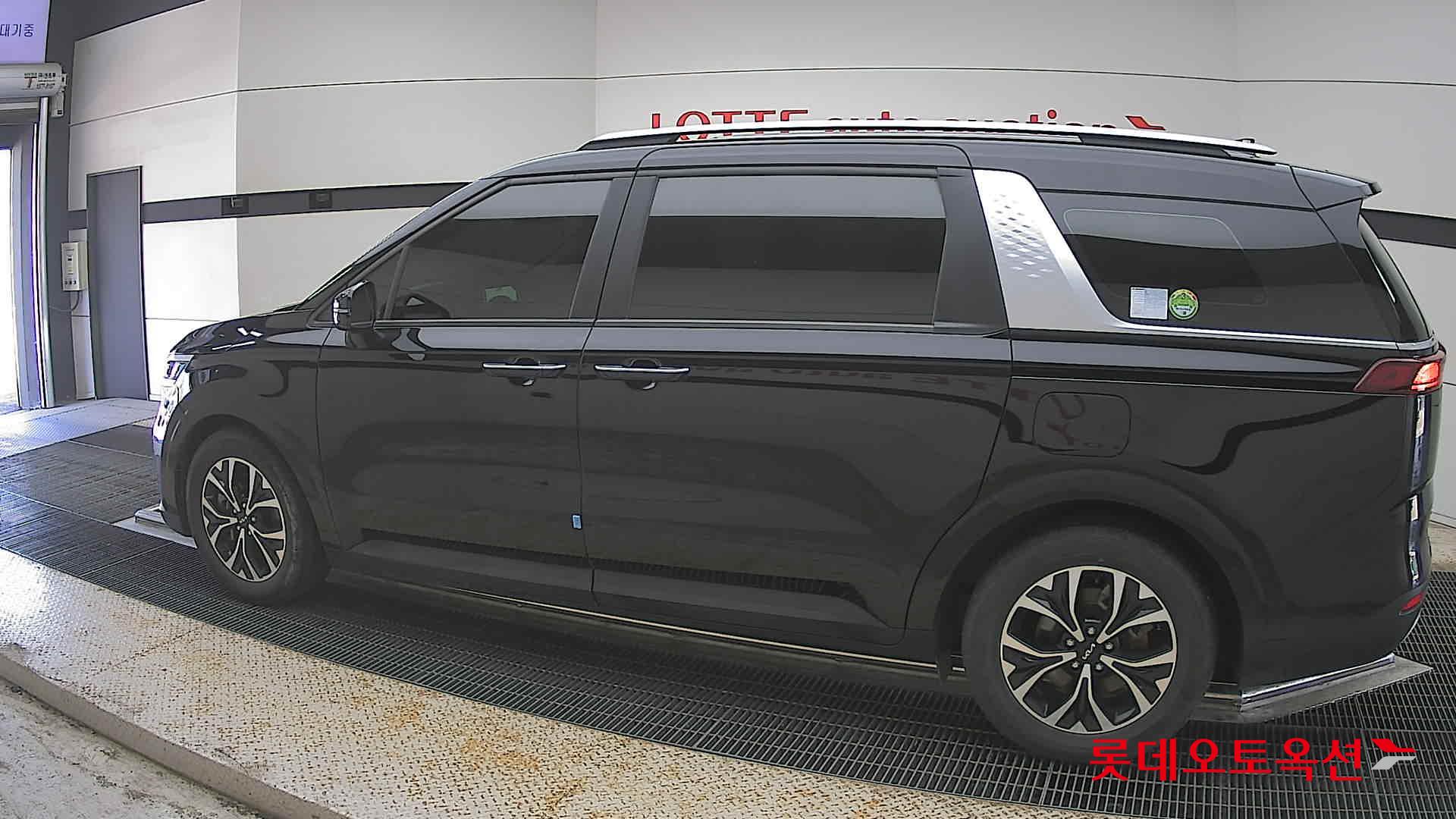 Kia Carnival - 14