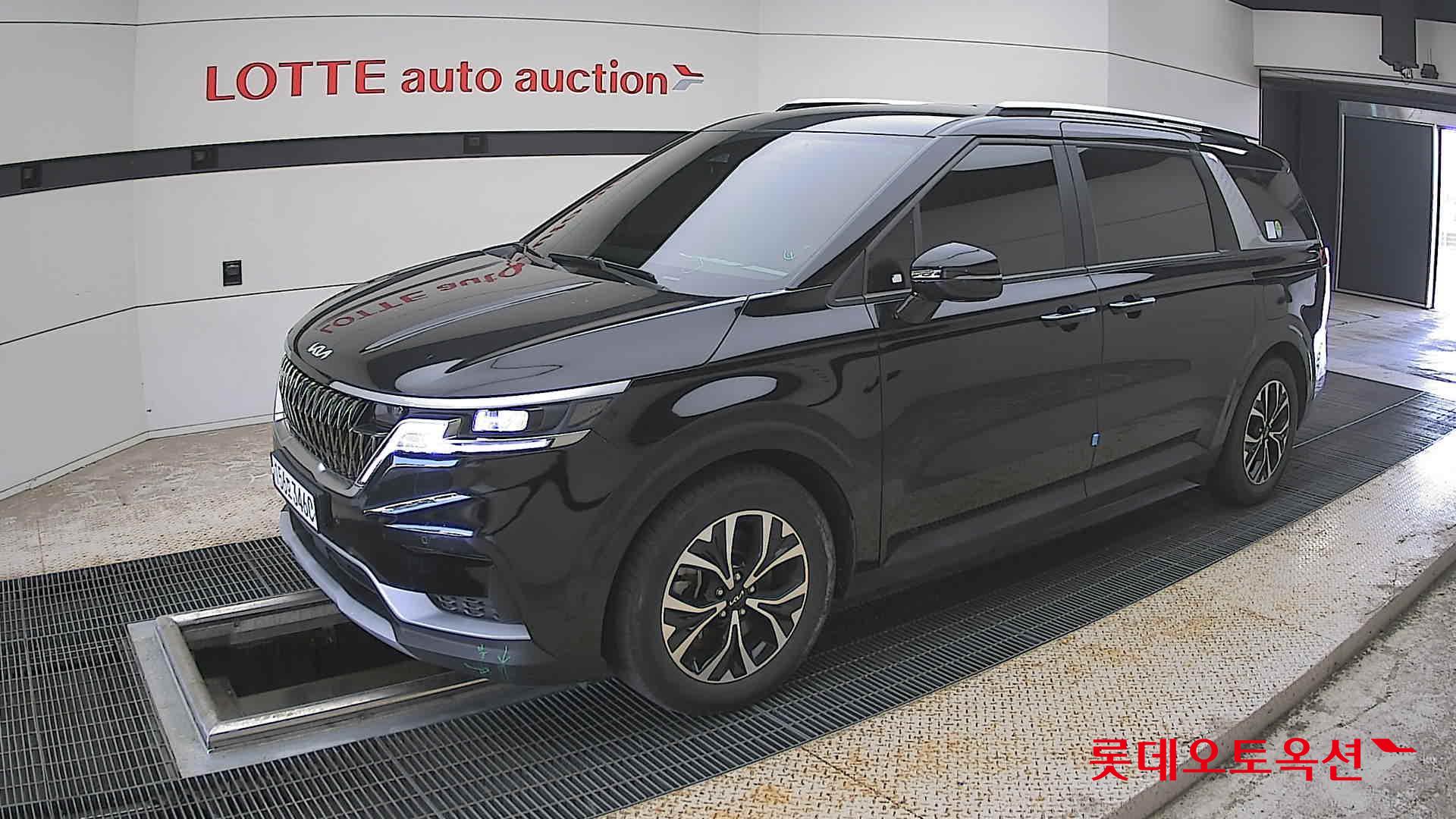 Kia Carnival - 11