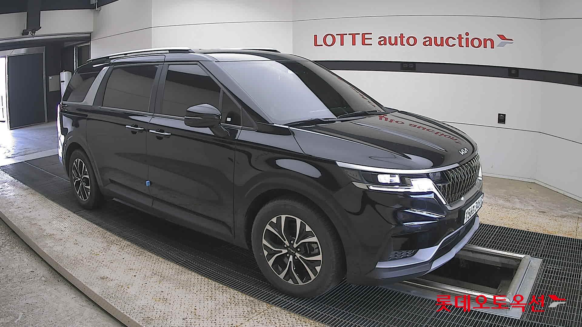 Kia Carnival - 23