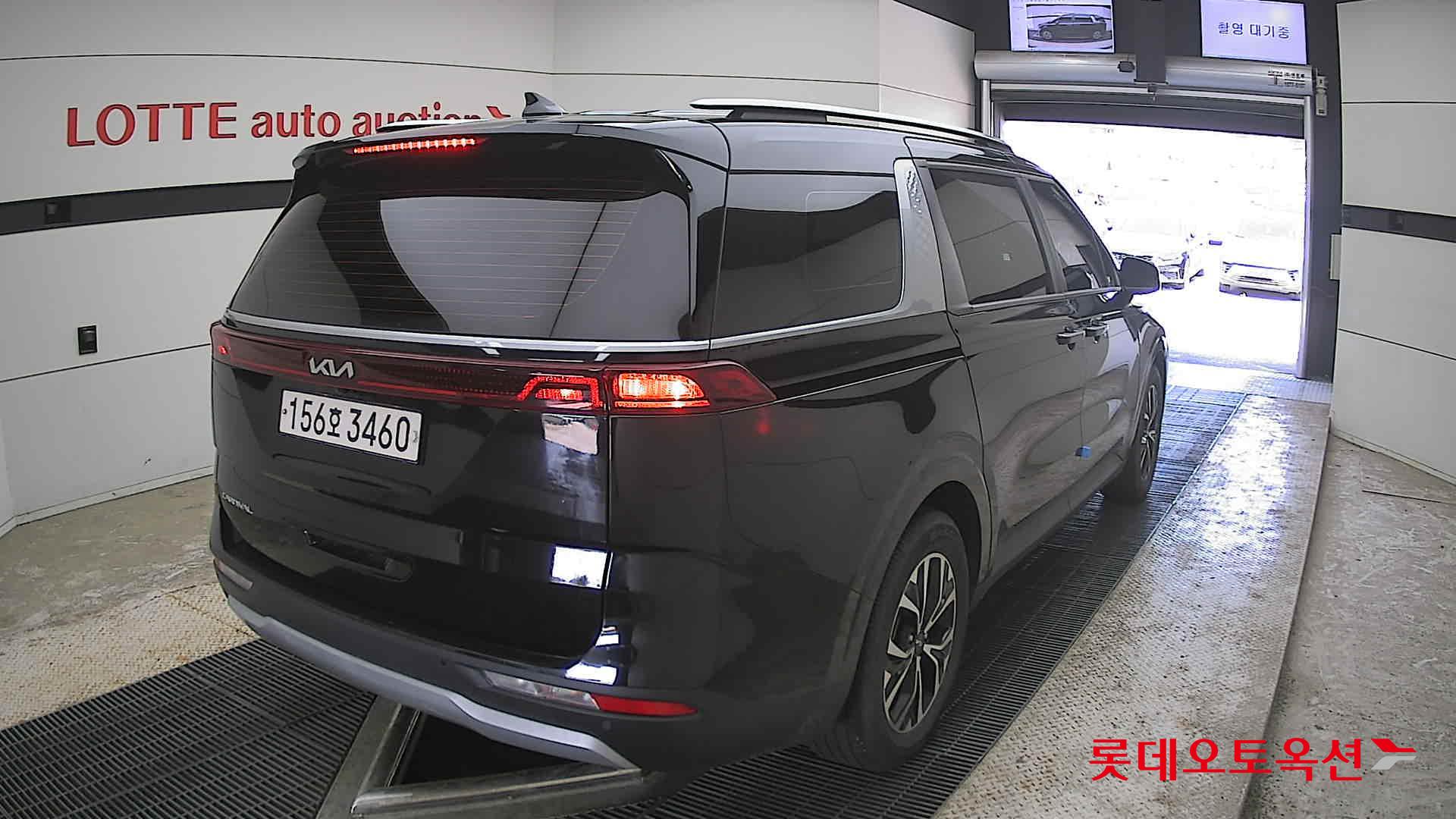 Kia Carnival - 18