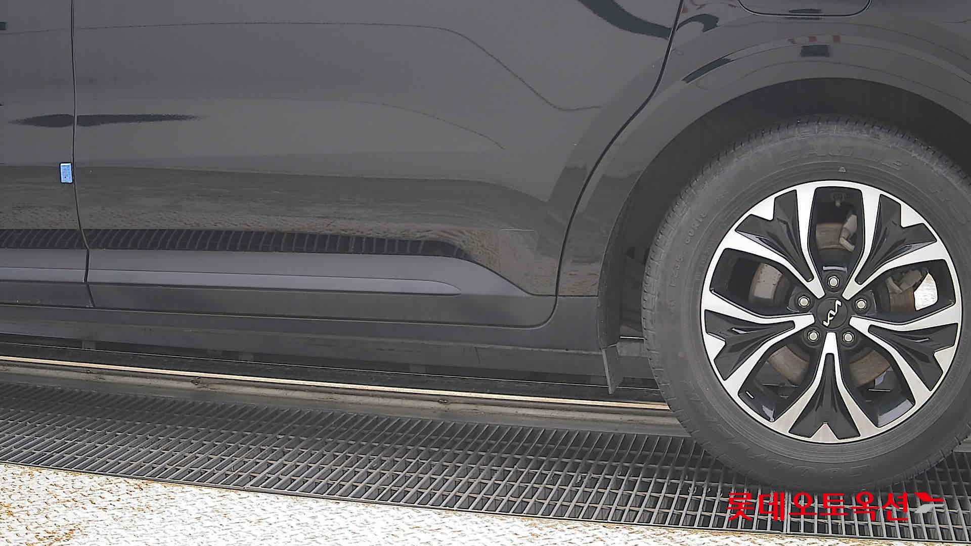 Kia Carnival - 26