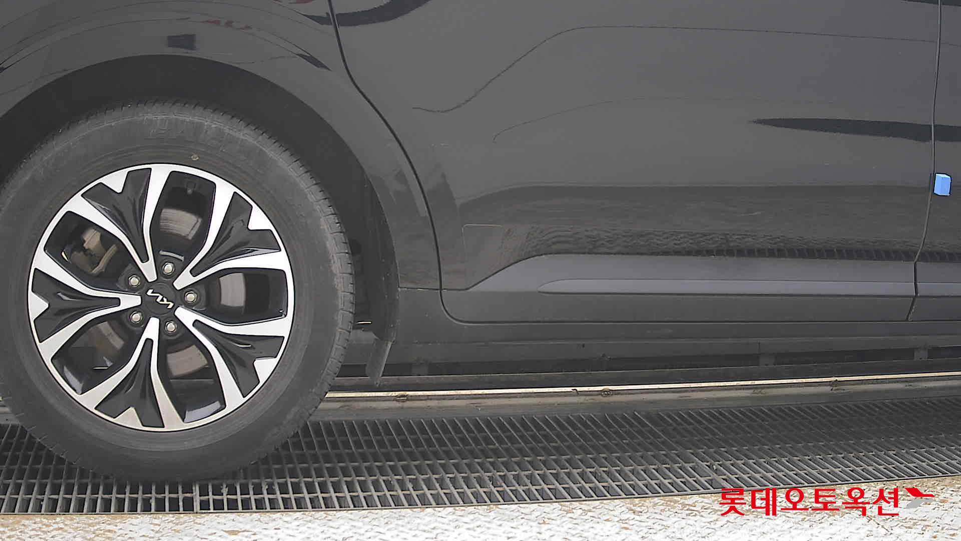 Kia Carnival - 28