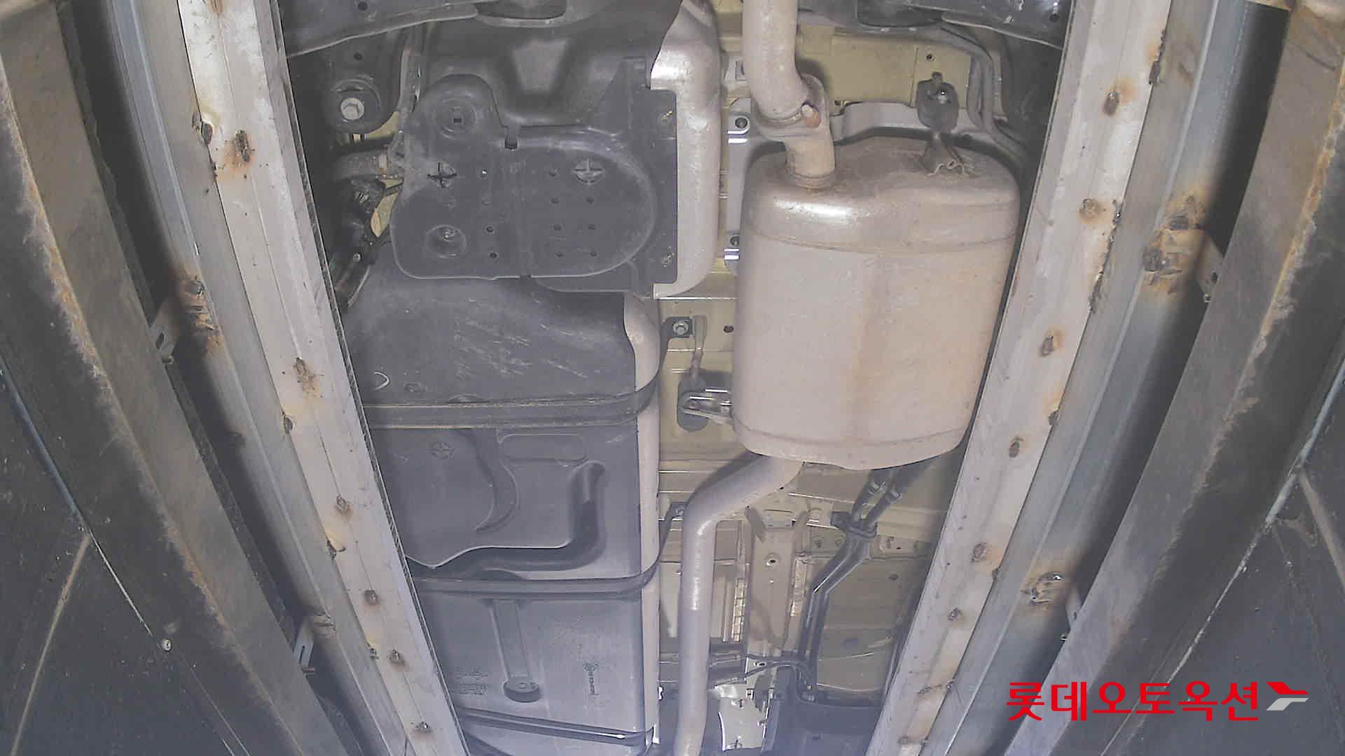 Kia Carnival - 2
