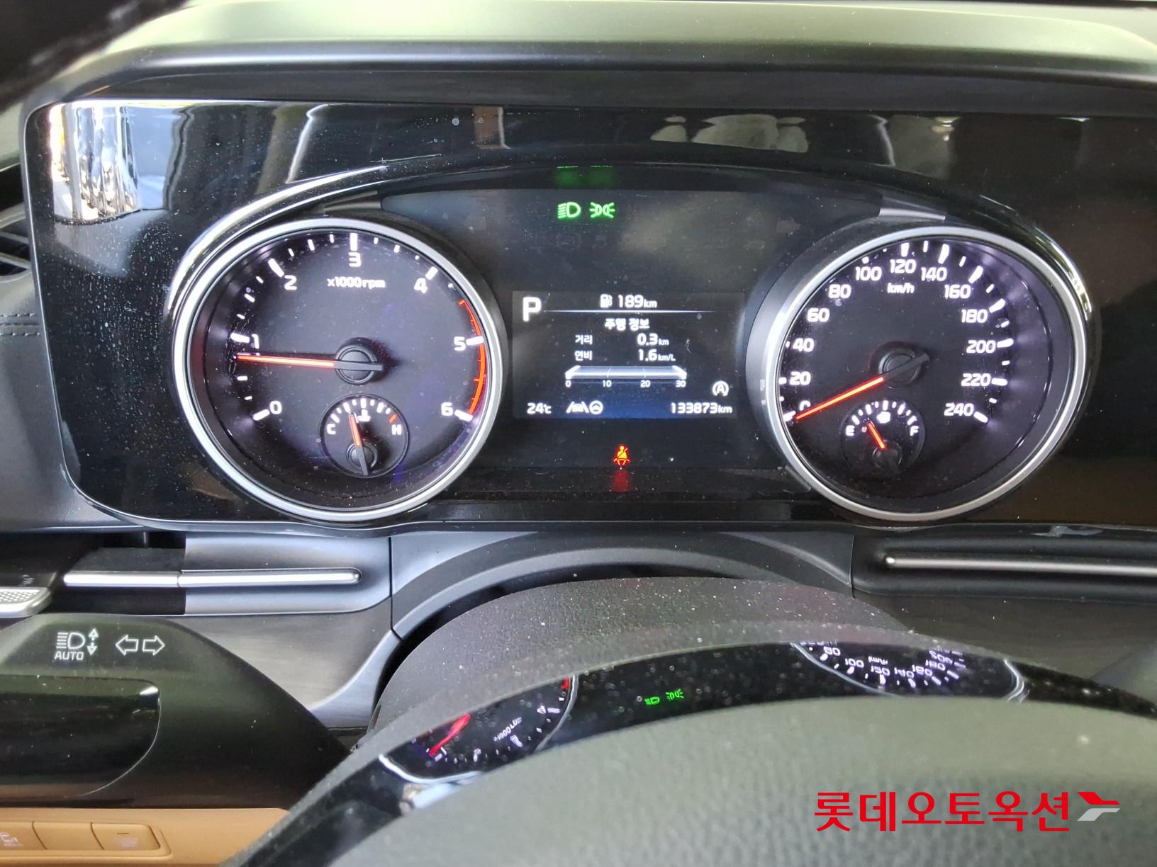 Kia Carnival - 30