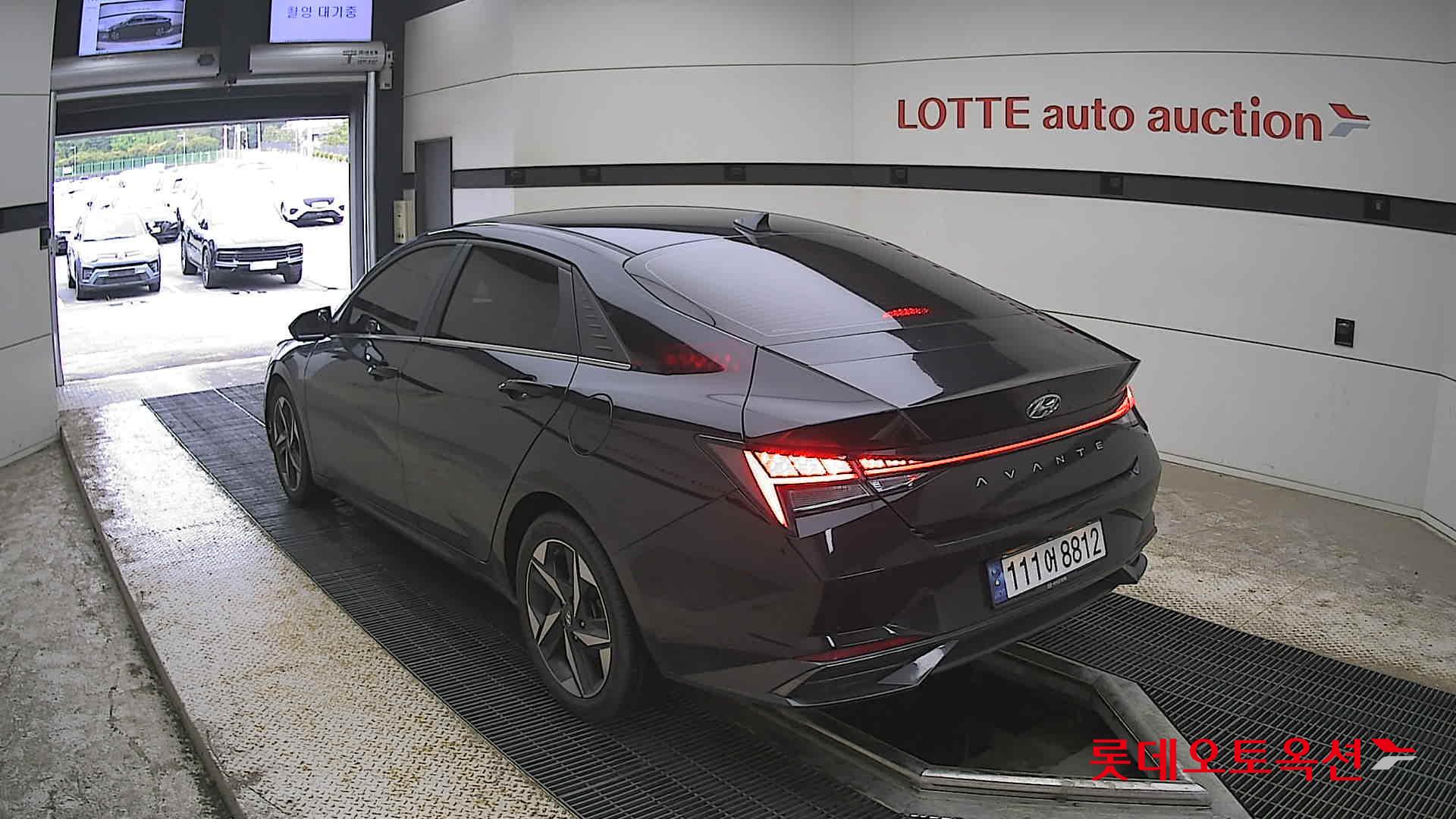 Hyundai Elantra - 4