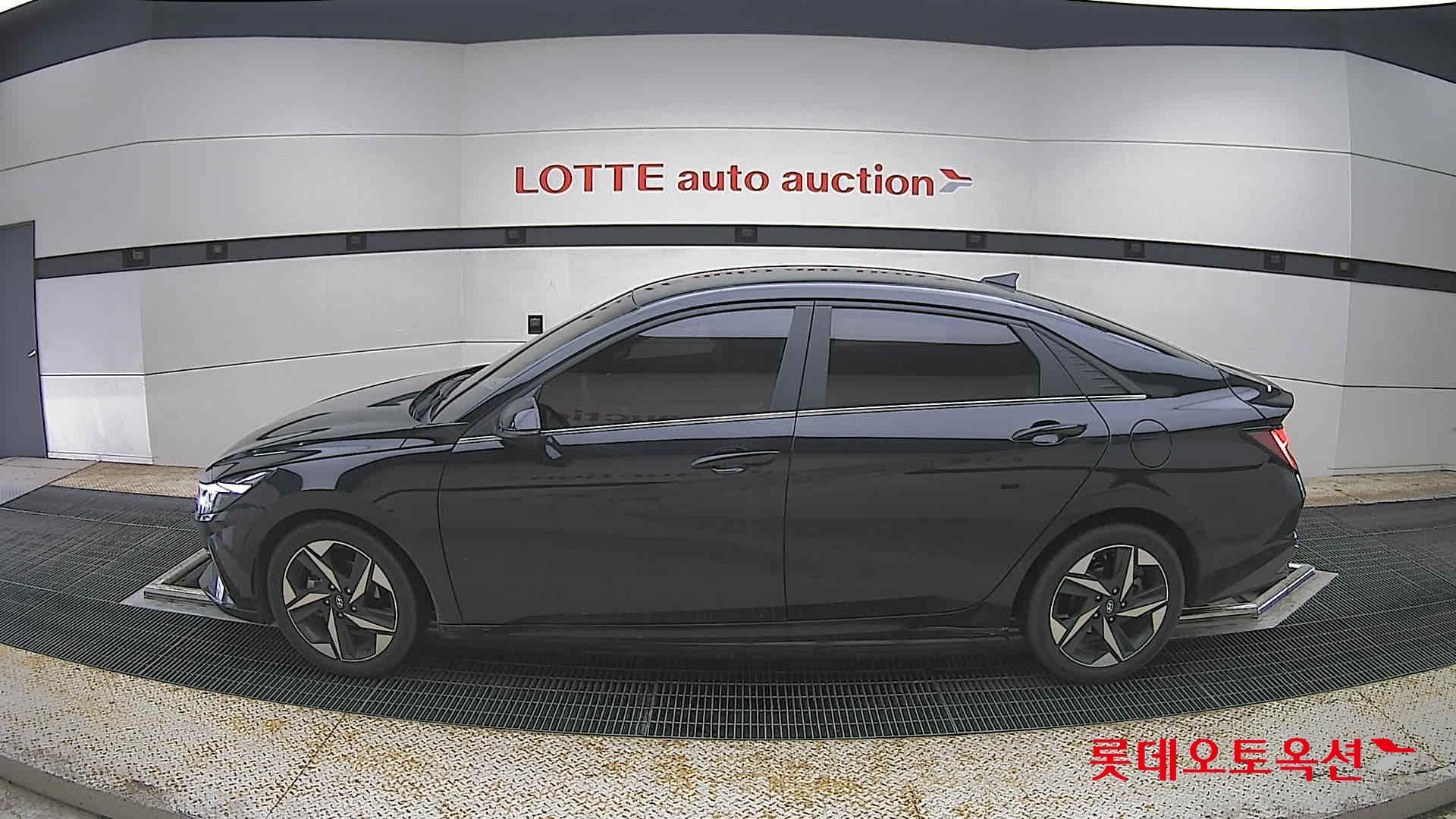 Hyundai Elantra - 13