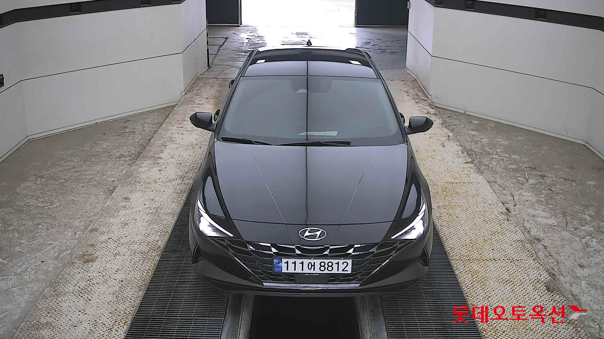 Hyundai Elantra - 1