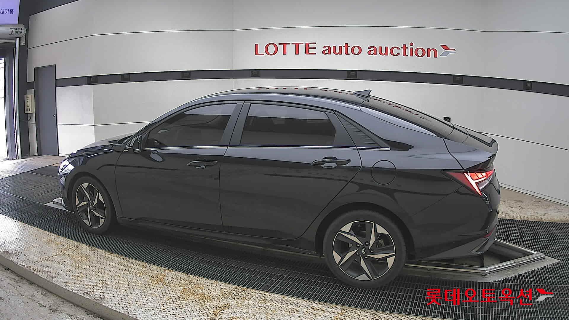 Hyundai Elantra - 14