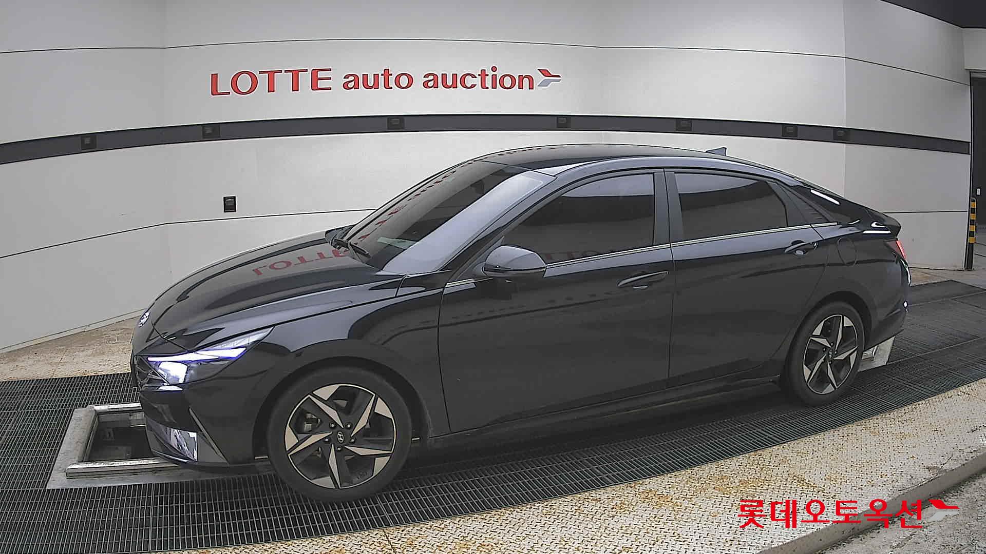 Hyundai Elantra - 12