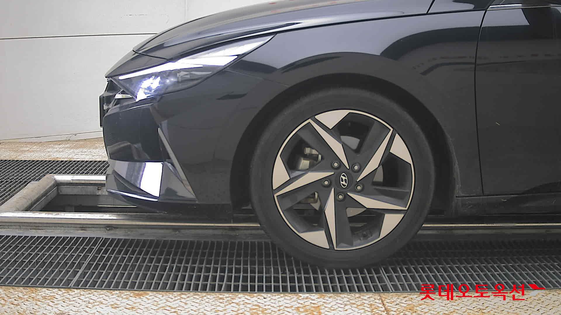 Hyundai Elantra - 25