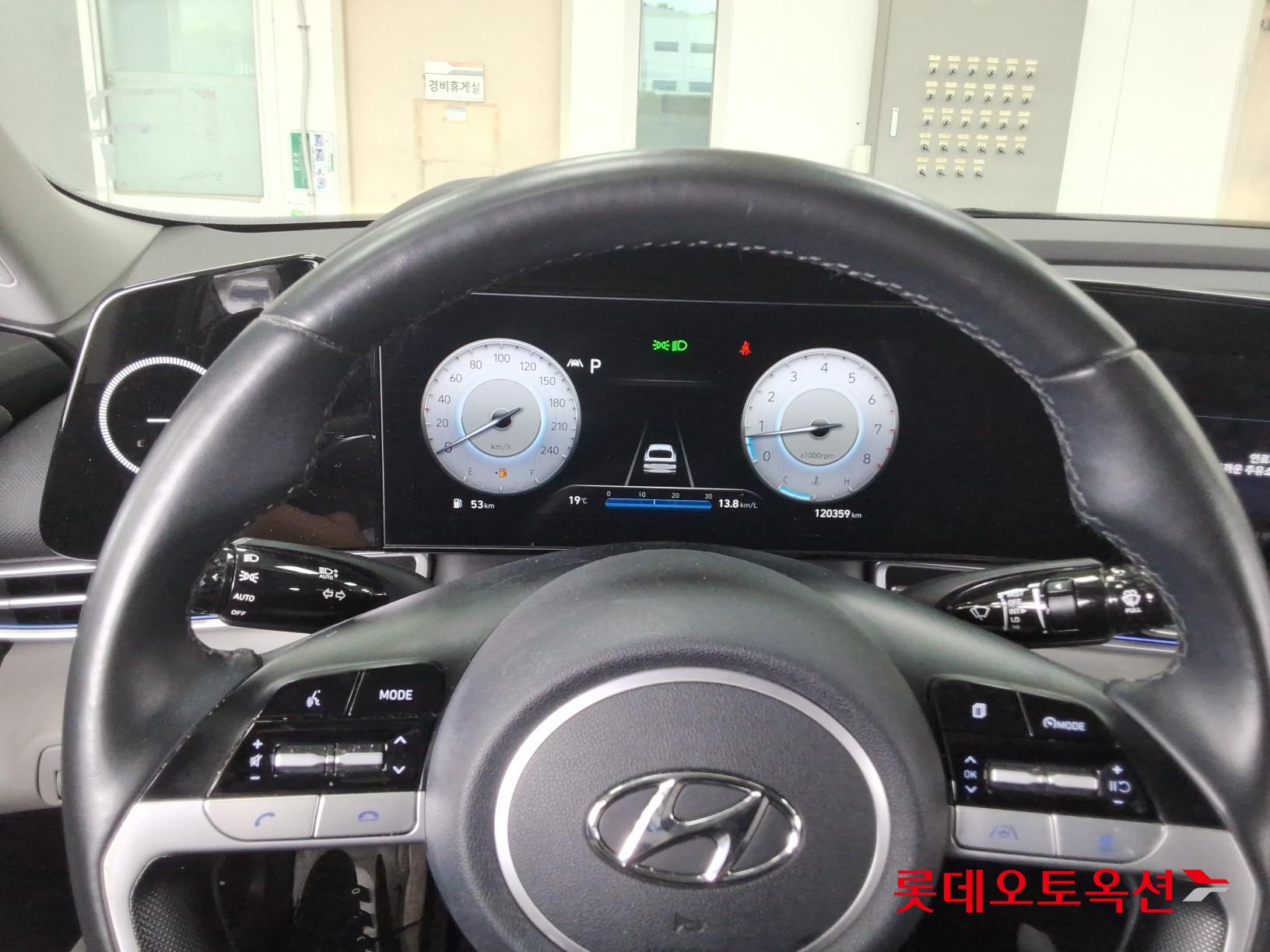 Hyundai Elantra - 30