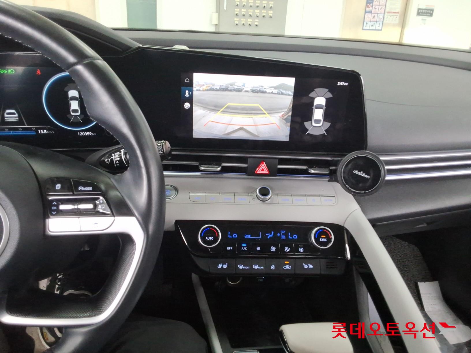 Hyundai Elantra - 32