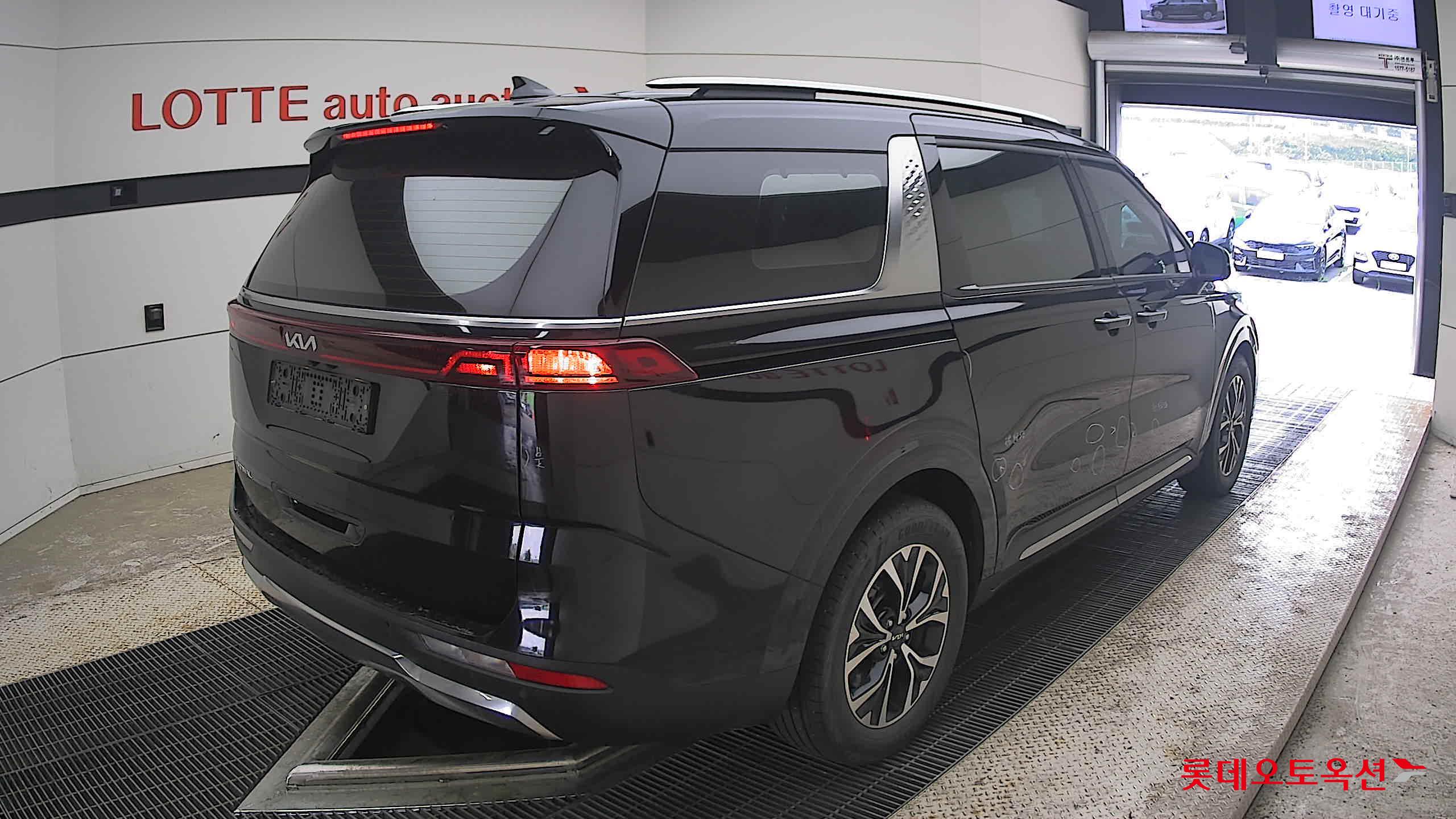 2022 - kia carnival