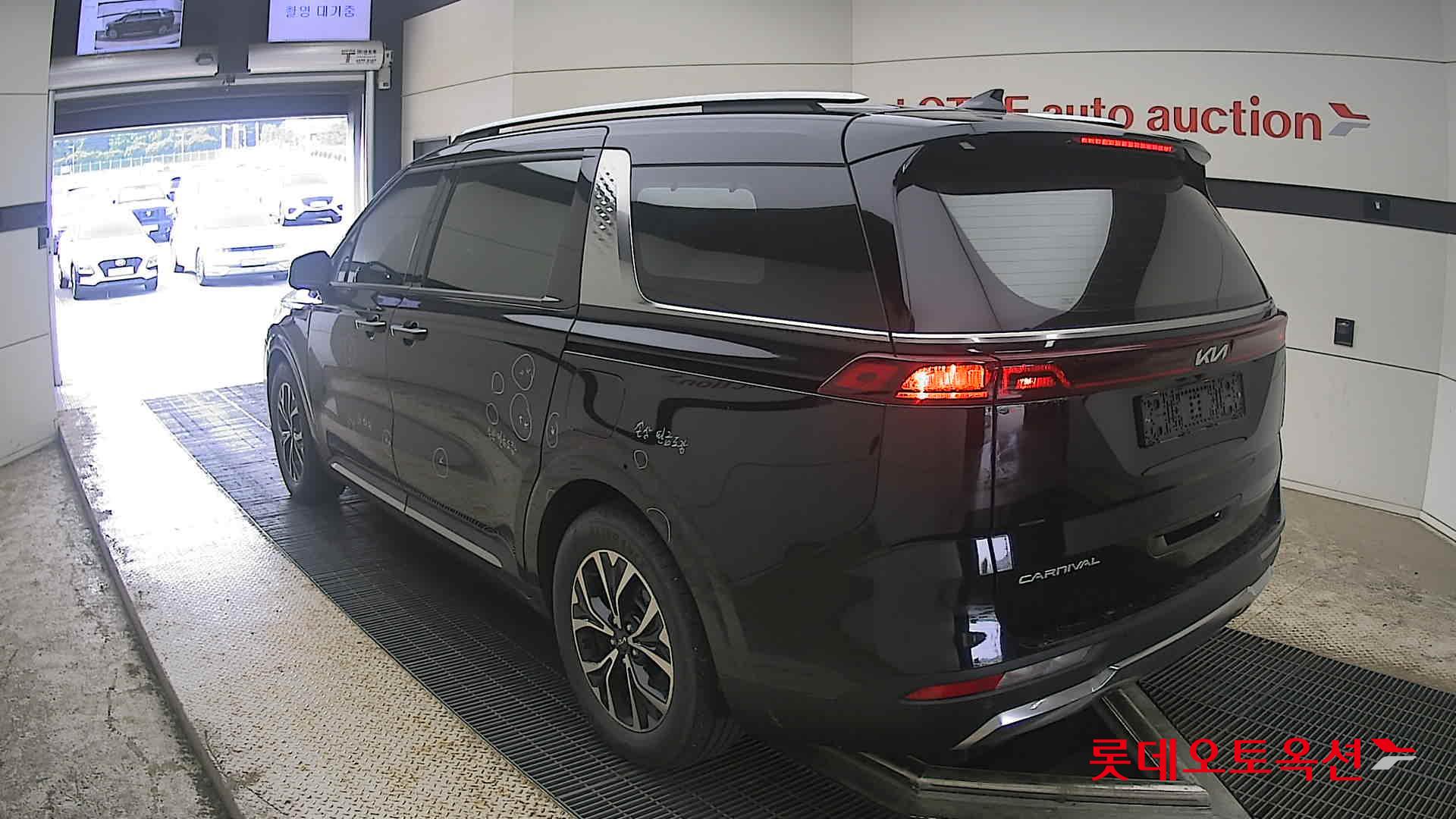 2022 - kia carnival