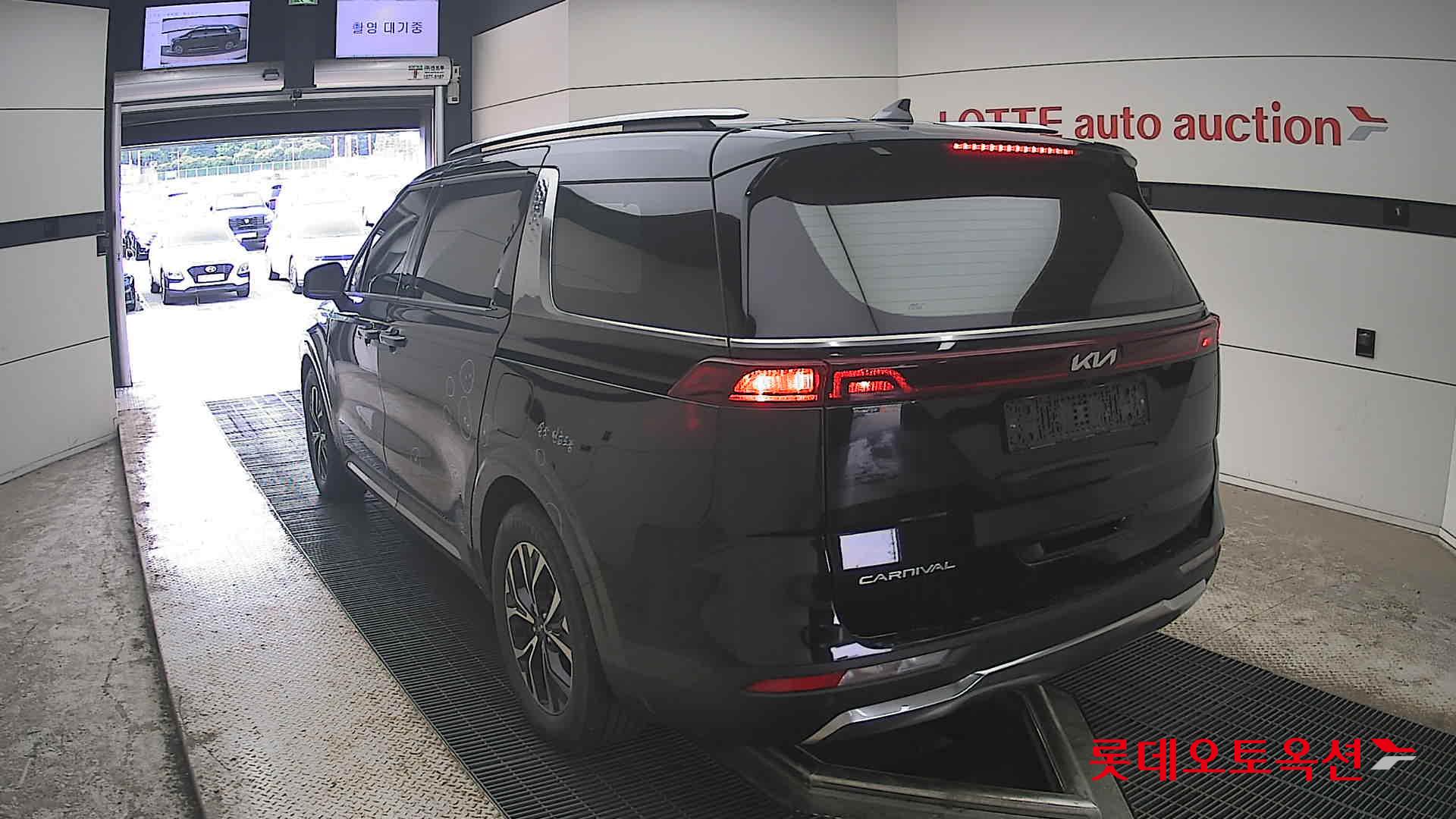 2022 - kia carnival